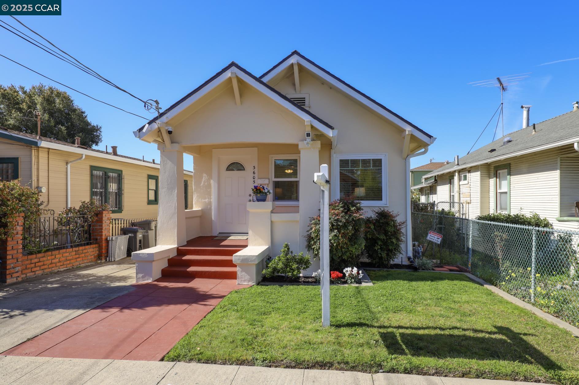 Detail Gallery Image 1 of 1 For 3605 Mangels Ave, Oakland,  CA 94619 - 2 Beds | 1 Baths