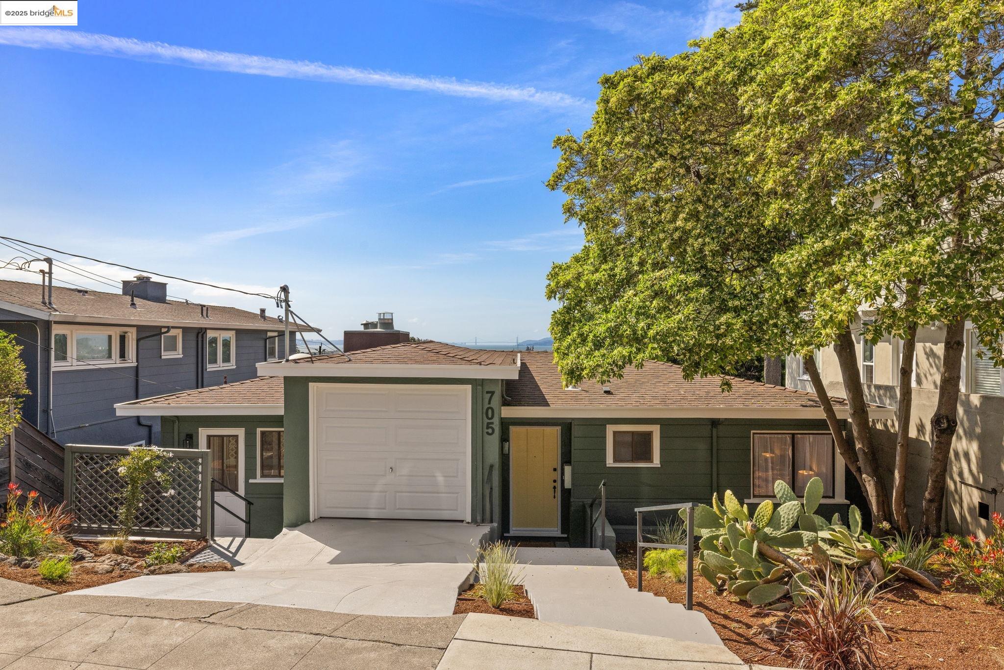 Detail Gallery Image 1 of 1 For 705 Colusa Ave, El Cerrito,  CA 94530 - 3 Beds | 1/1 Baths