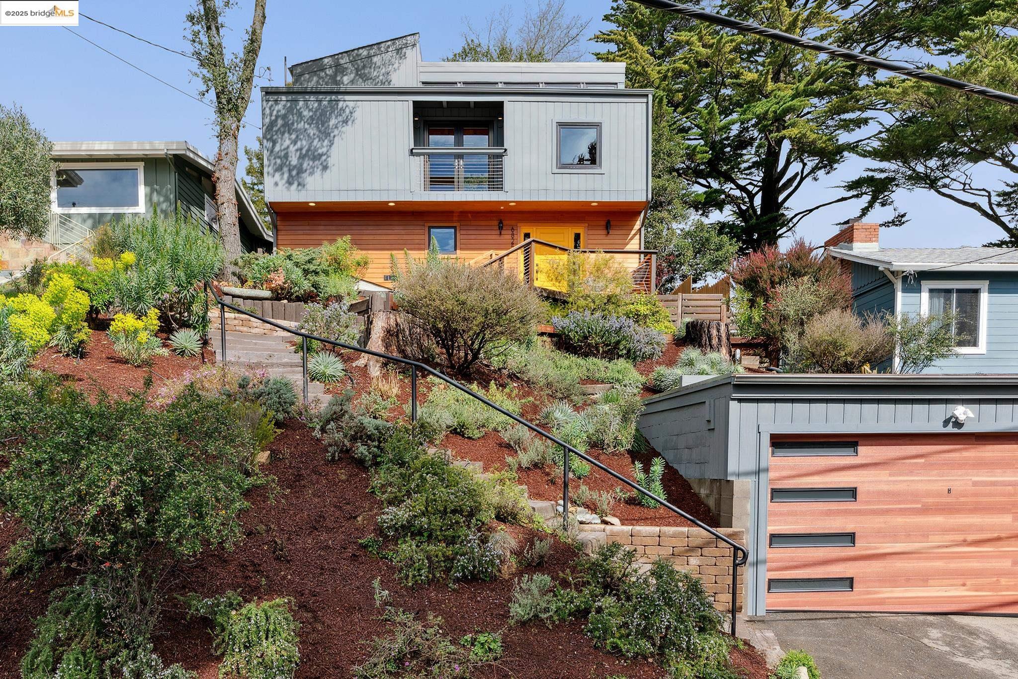 Detail Gallery Image 1 of 1 For 6825 Paso Robles, Oakland,  CA 94611 - 4 Beds | 2/1 Baths