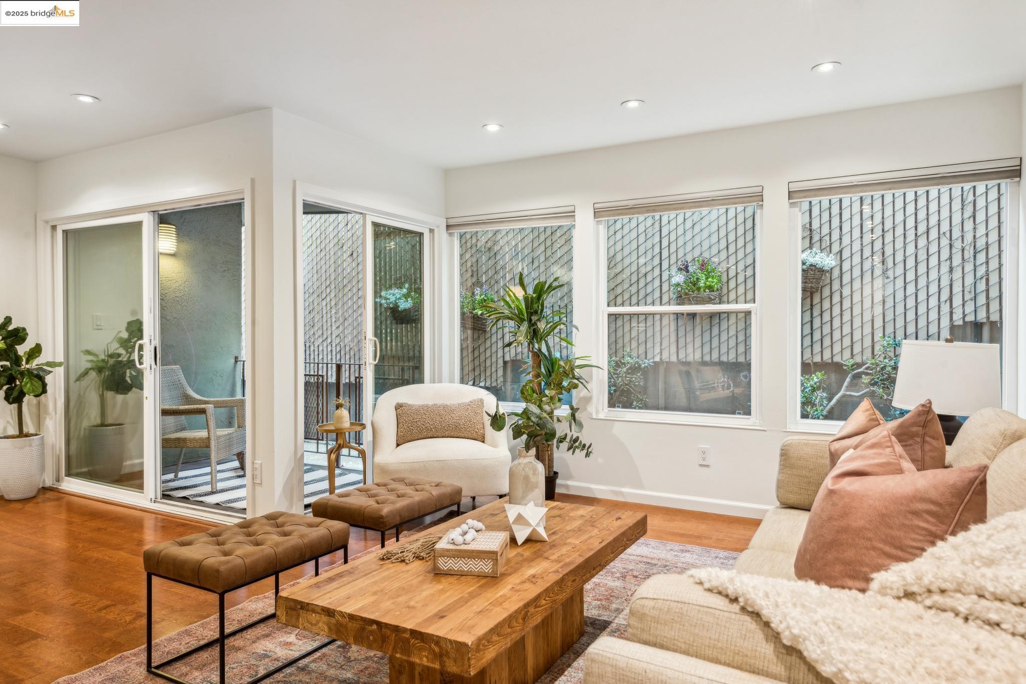 22 Moss Ave # 107, Oakland, California 94610, 2 Bedrooms Bedrooms, ,2 BathroomsBathrooms,Residential,For Sale,22 Moss Ave # 107,41089107