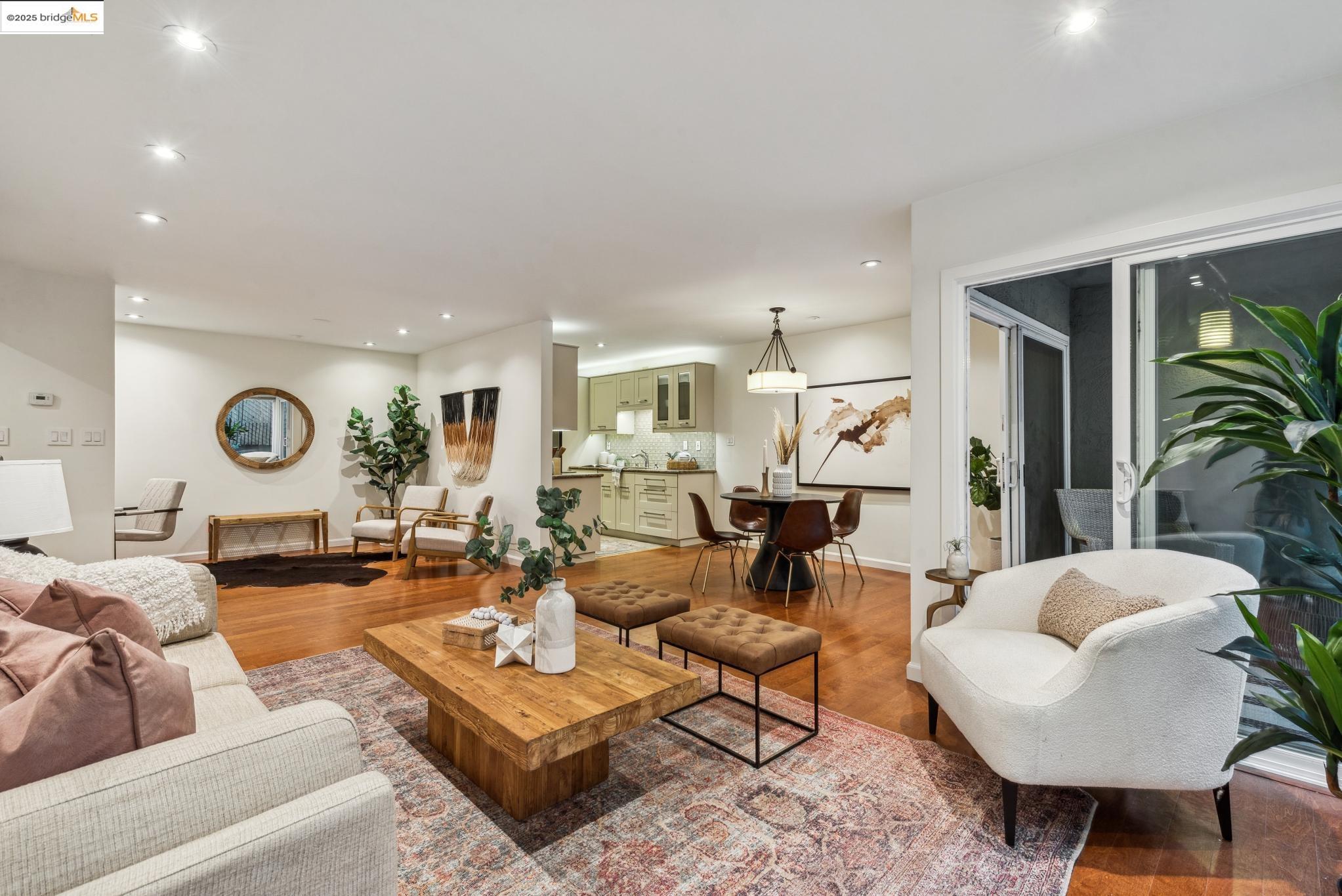 22 Moss Ave # 107, Oakland, California 94610, 2 Bedrooms Bedrooms, ,2 BathroomsBathrooms,Residential,For Sale,22 Moss Ave # 107,41089107