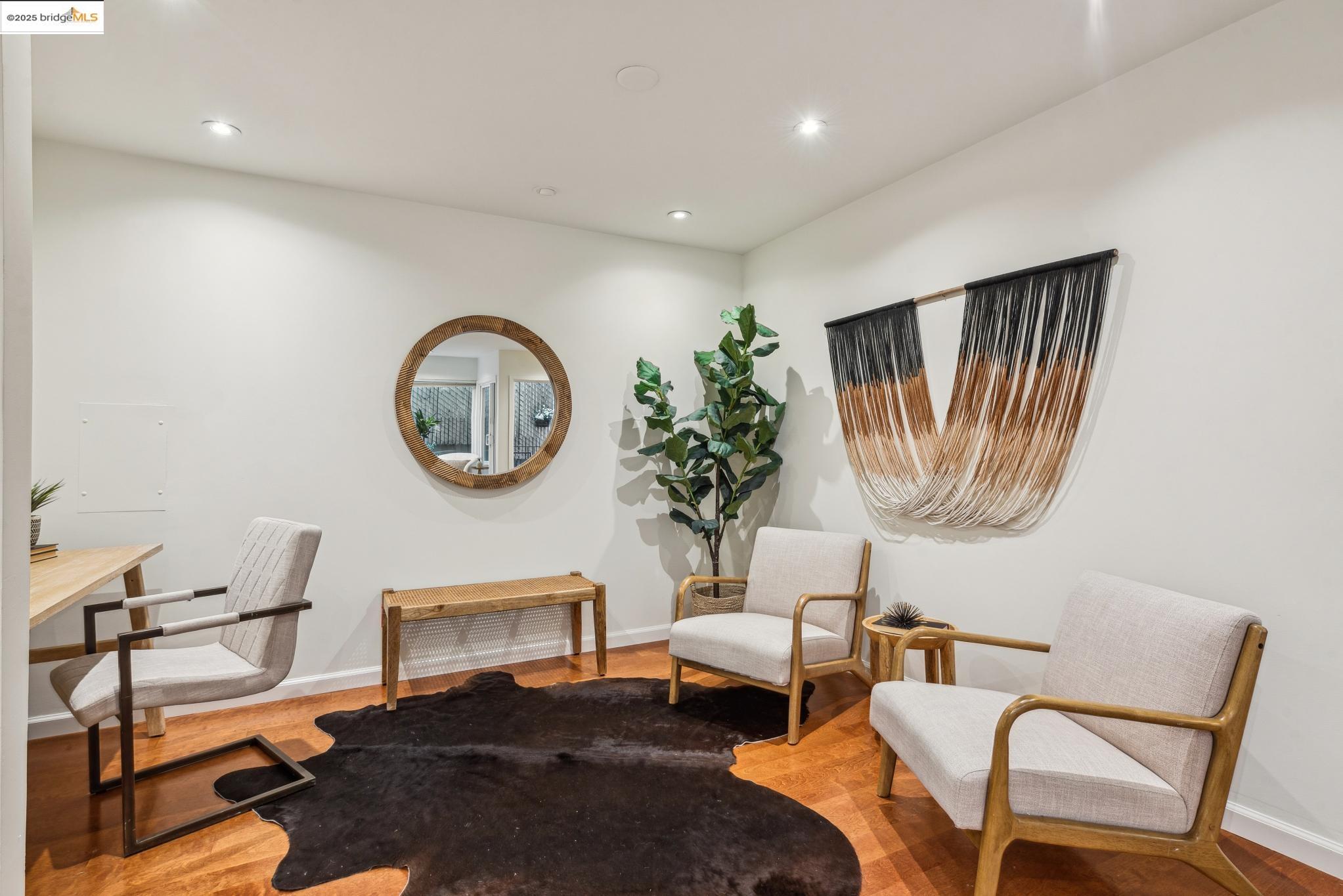 22 Moss Ave # 107, Oakland, California 94610, 2 Bedrooms Bedrooms, ,2 BathroomsBathrooms,Residential,For Sale,22 Moss Ave # 107,41089107