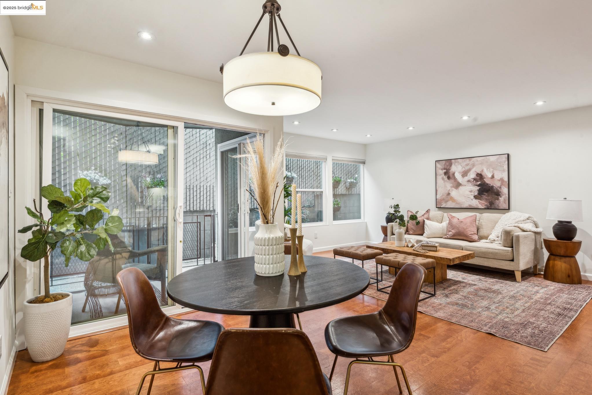 22 Moss Ave # 107, Oakland, California 94610, 2 Bedrooms Bedrooms, ,2 BathroomsBathrooms,Residential,For Sale,22 Moss Ave # 107,41089107