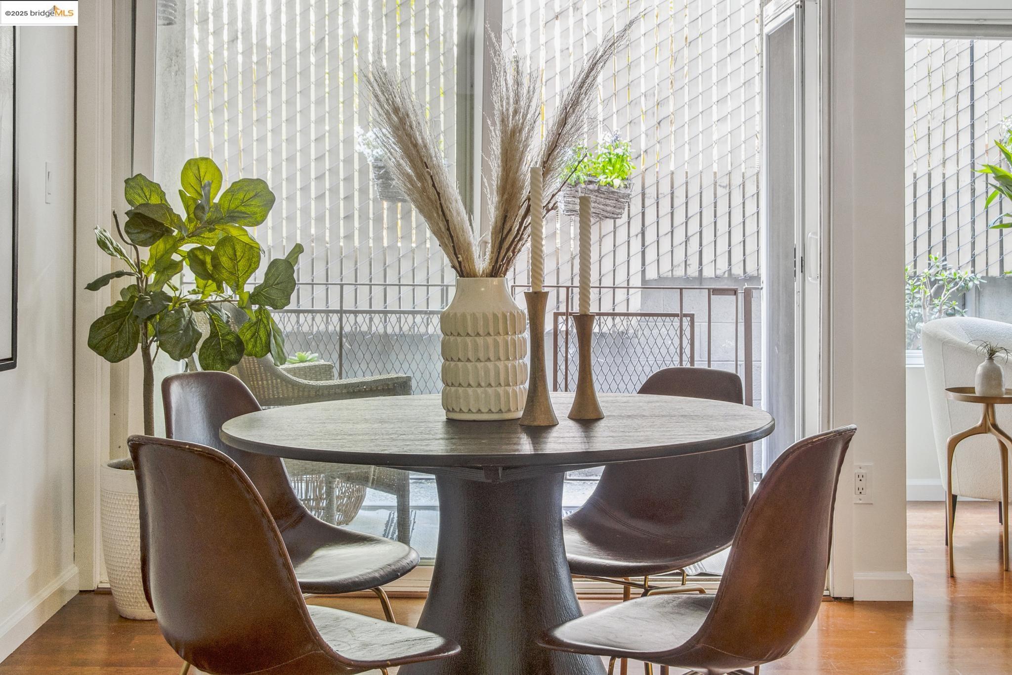 22 Moss Ave # 107, Oakland, California 94610, 2 Bedrooms Bedrooms, ,2 BathroomsBathrooms,Residential,For Sale,22 Moss Ave # 107,41089107