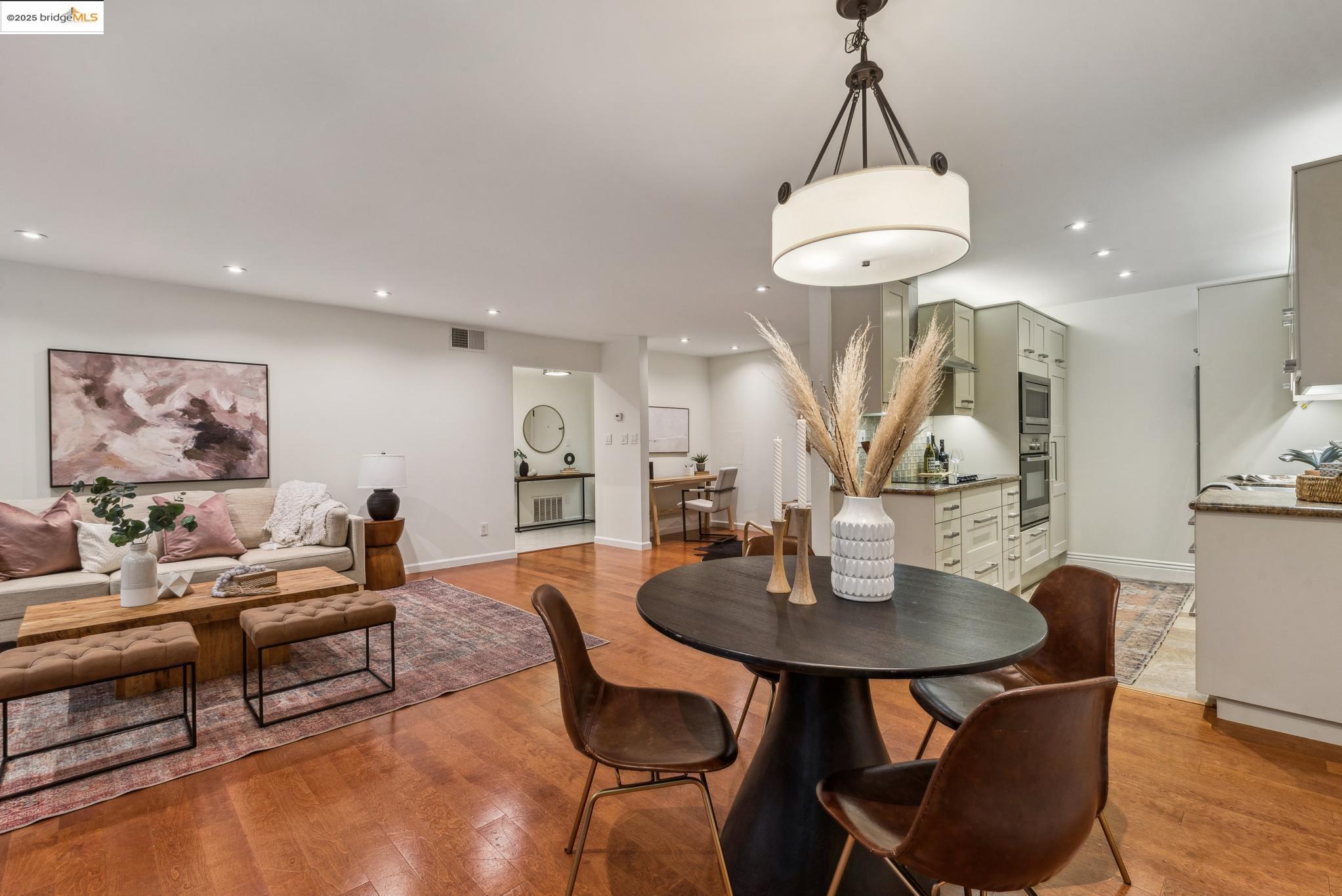 22 Moss Ave # 107, Oakland, California 94610, 2 Bedrooms Bedrooms, ,2 BathroomsBathrooms,Residential,For Sale,22 Moss Ave # 107,41089107