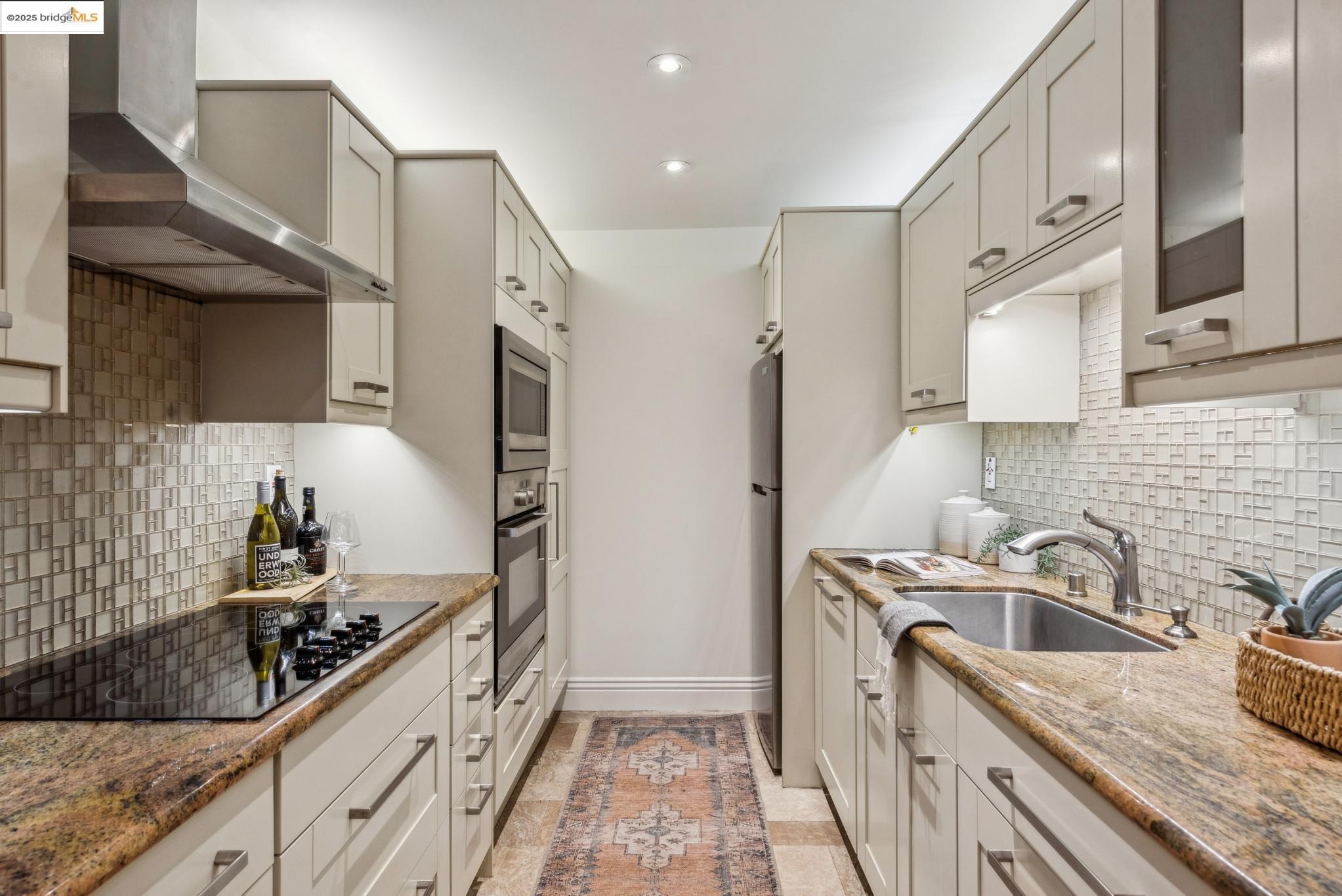 22 Moss Ave # 107, Oakland, California 94610, 2 Bedrooms Bedrooms, ,2 BathroomsBathrooms,Residential,For Sale,22 Moss Ave # 107,41089107