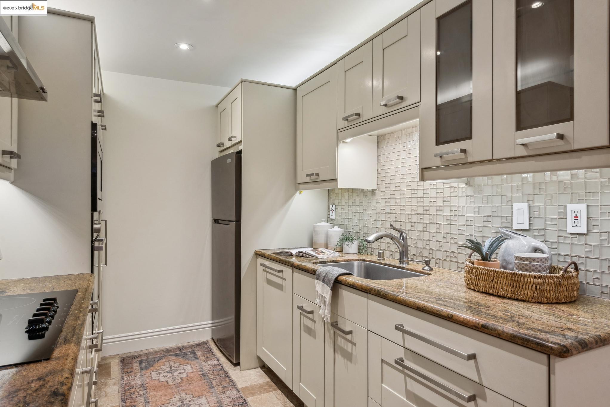 22 Moss Ave # 107, Oakland, California 94610, 2 Bedrooms Bedrooms, ,2 BathroomsBathrooms,Residential,For Sale,22 Moss Ave # 107,41089107