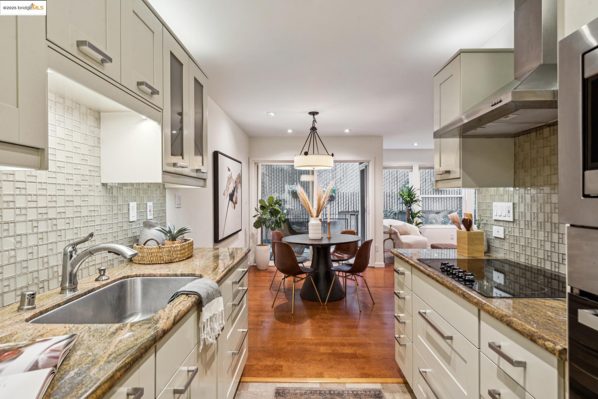 22 Moss Ave # 107, Oakland, California 94610, 2 Bedrooms Bedrooms, ,2 BathroomsBathrooms,Residential,For Sale,22 Moss Ave # 107,41089107