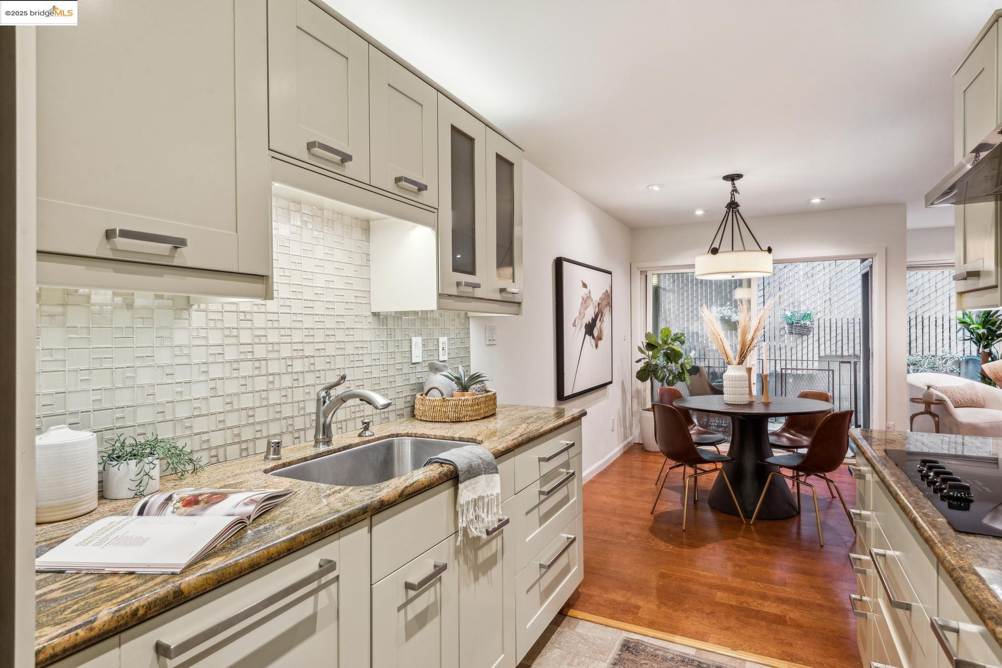 22 Moss Ave # 107, Oakland, California 94610, 2 Bedrooms Bedrooms, ,2 BathroomsBathrooms,Residential,For Sale,22 Moss Ave # 107,41089107