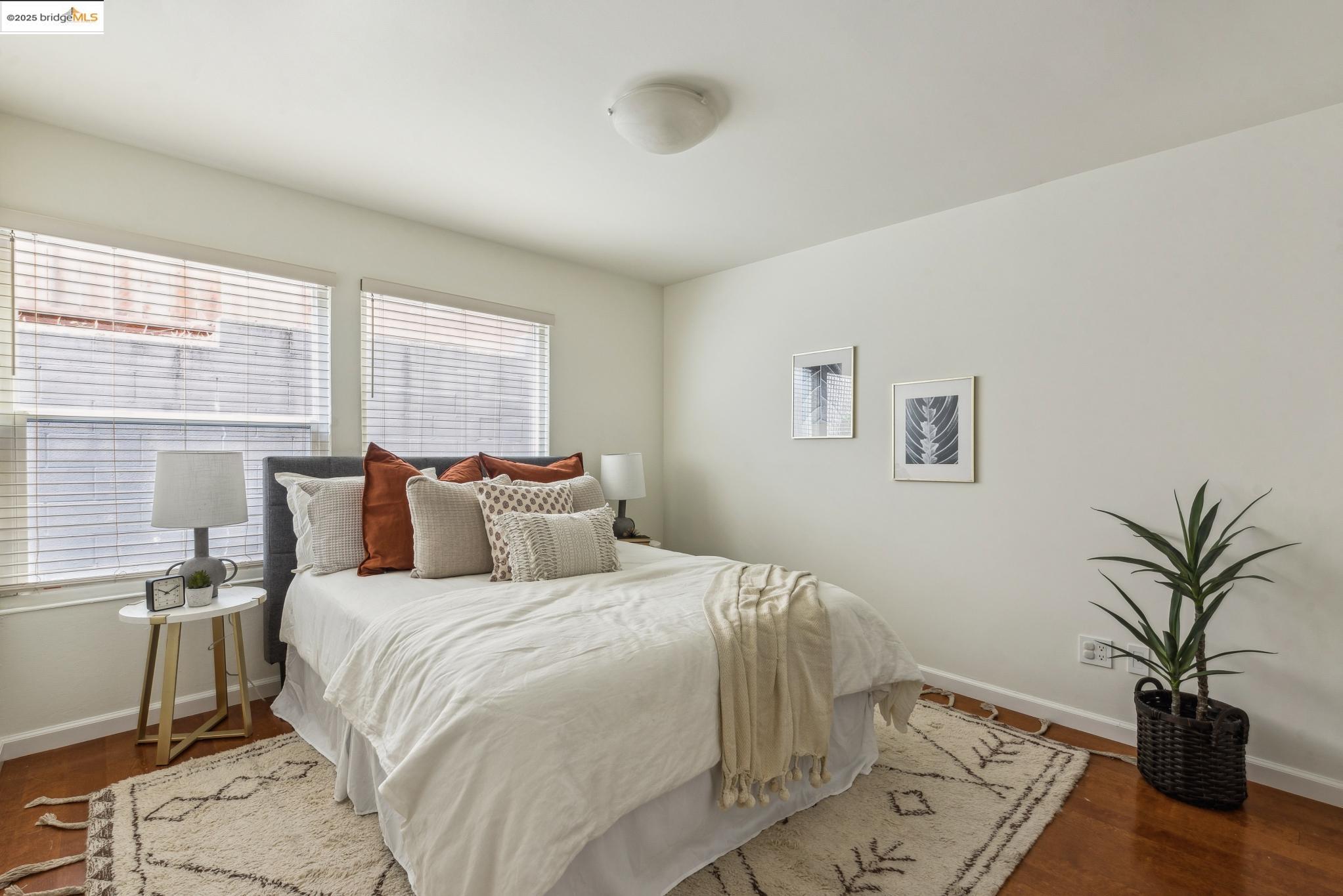 22 Moss Ave # 107, Oakland, California 94610, 2 Bedrooms Bedrooms, ,2 BathroomsBathrooms,Residential,For Sale,22 Moss Ave # 107,41089107