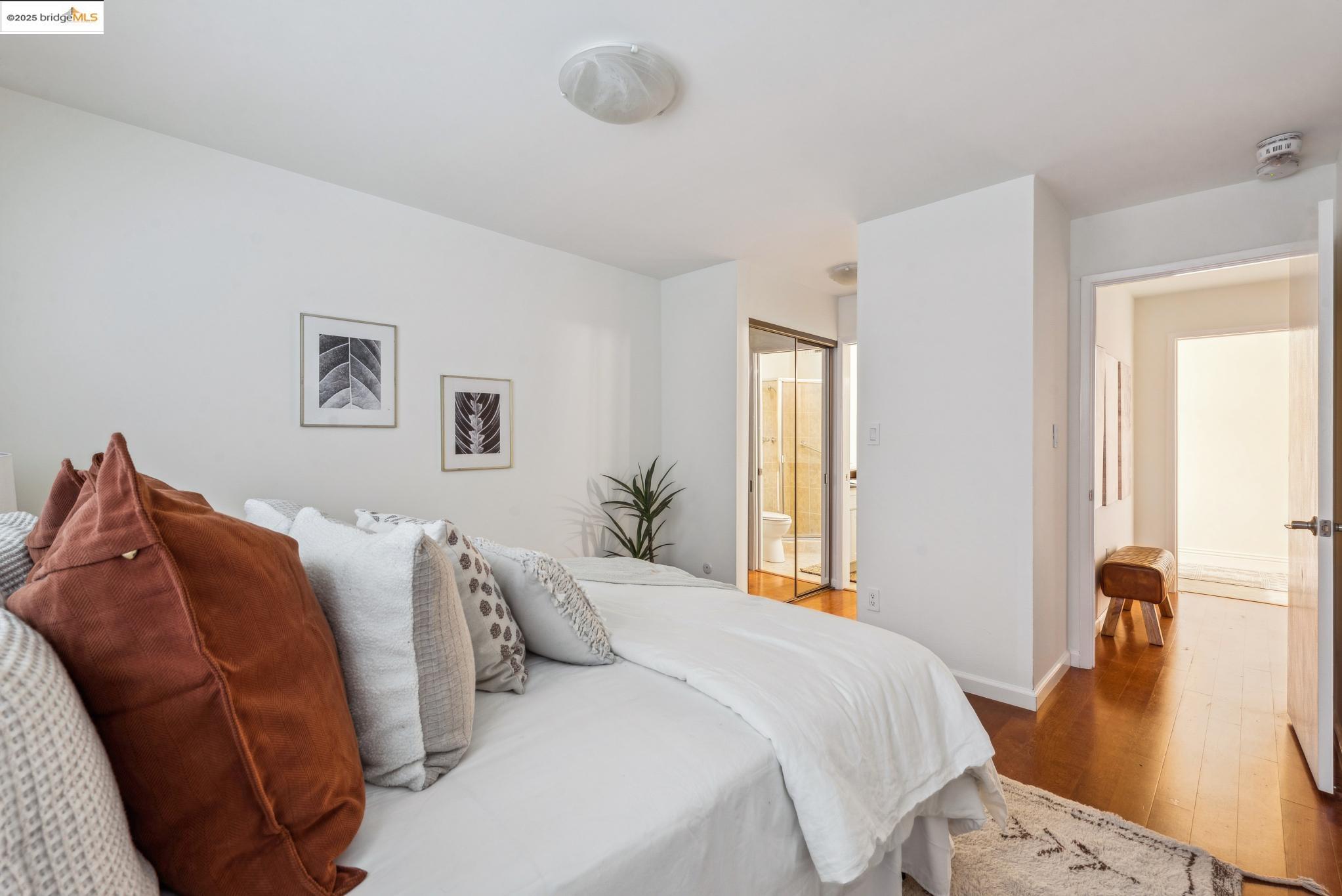 22 Moss Ave # 107, Oakland, California 94610, 2 Bedrooms Bedrooms, ,2 BathroomsBathrooms,Residential,For Sale,22 Moss Ave # 107,41089107