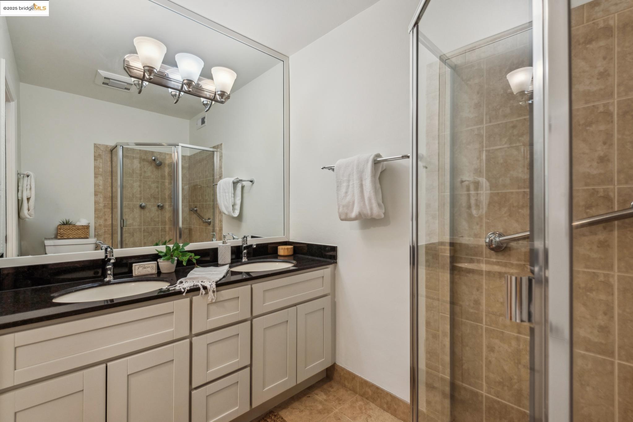22 Moss Ave # 107, Oakland, California 94610, 2 Bedrooms Bedrooms, ,2 BathroomsBathrooms,Residential,For Sale,22 Moss Ave # 107,41089107