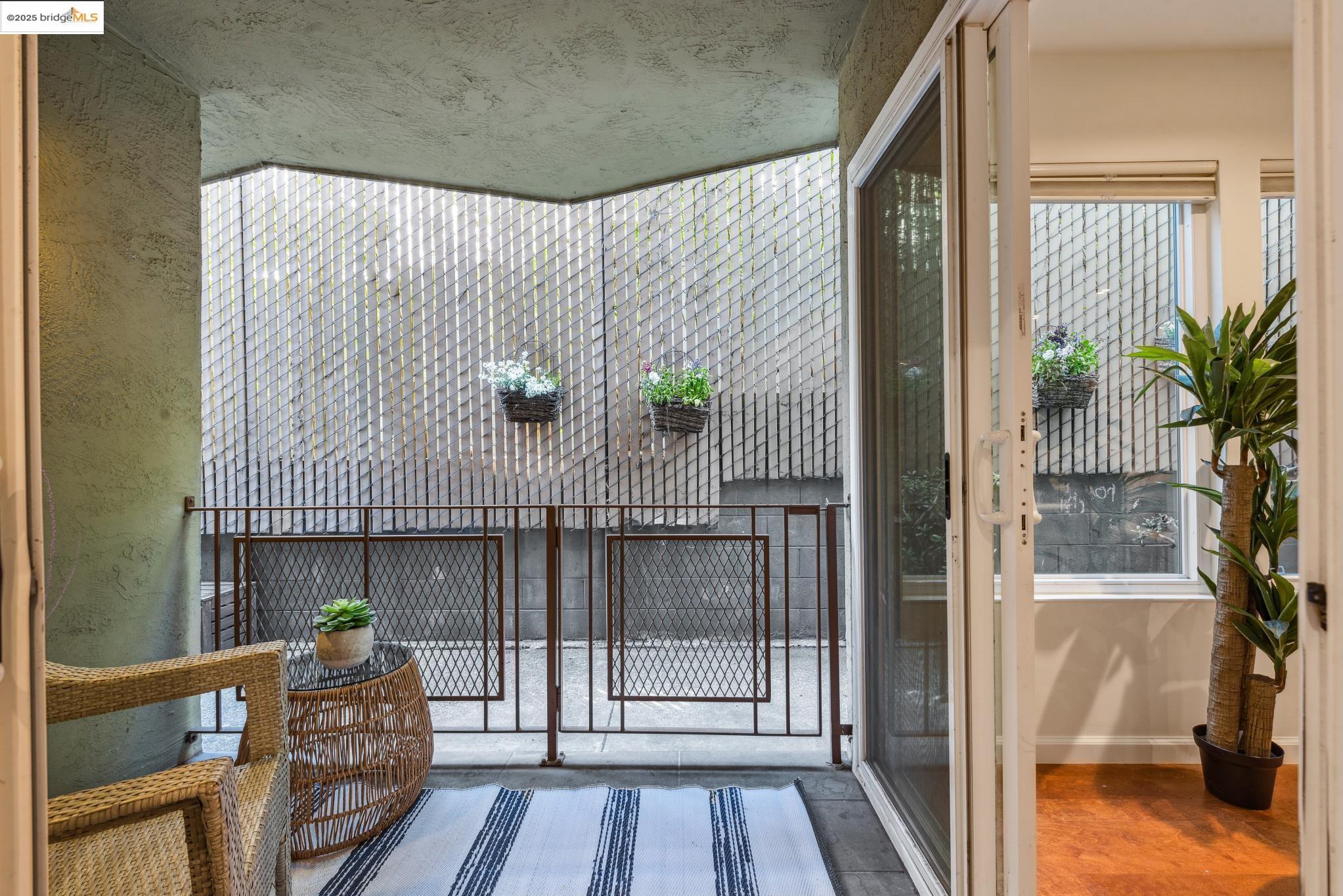 22 Moss Ave # 107, Oakland, California 94610, 2 Bedrooms Bedrooms, ,2 BathroomsBathrooms,Residential,For Sale,22 Moss Ave # 107,41089107