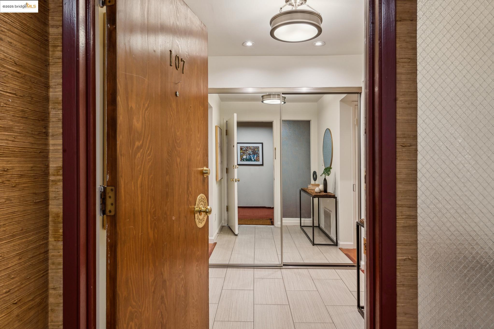 22 Moss Ave # 107, Oakland, California 94610, 2 Bedrooms Bedrooms, ,2 BathroomsBathrooms,Residential,For Sale,22 Moss Ave # 107,41089107
