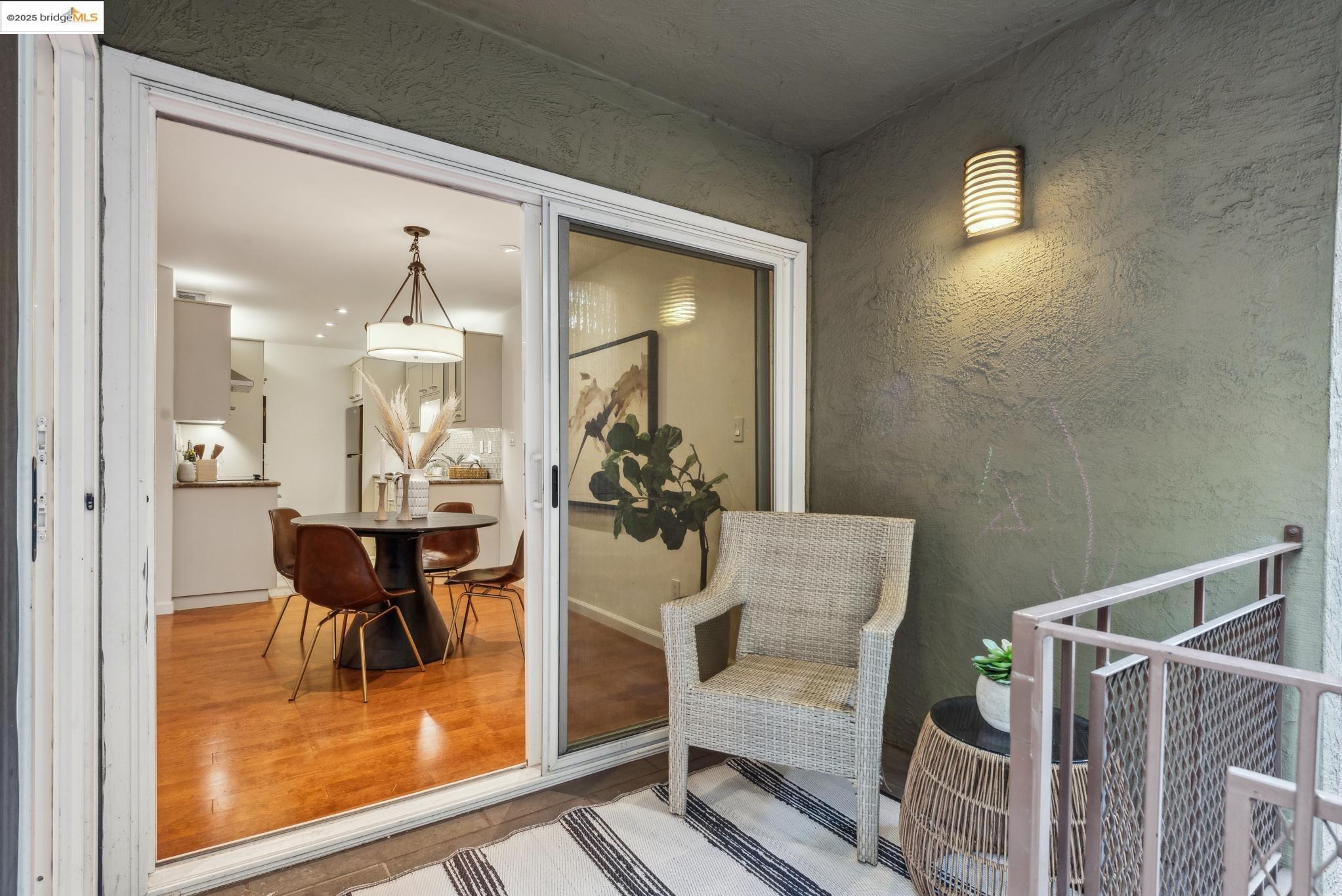 22 Moss Ave # 107, Oakland, California 94610, 2 Bedrooms Bedrooms, ,2 BathroomsBathrooms,Residential,For Sale,22 Moss Ave # 107,41089107