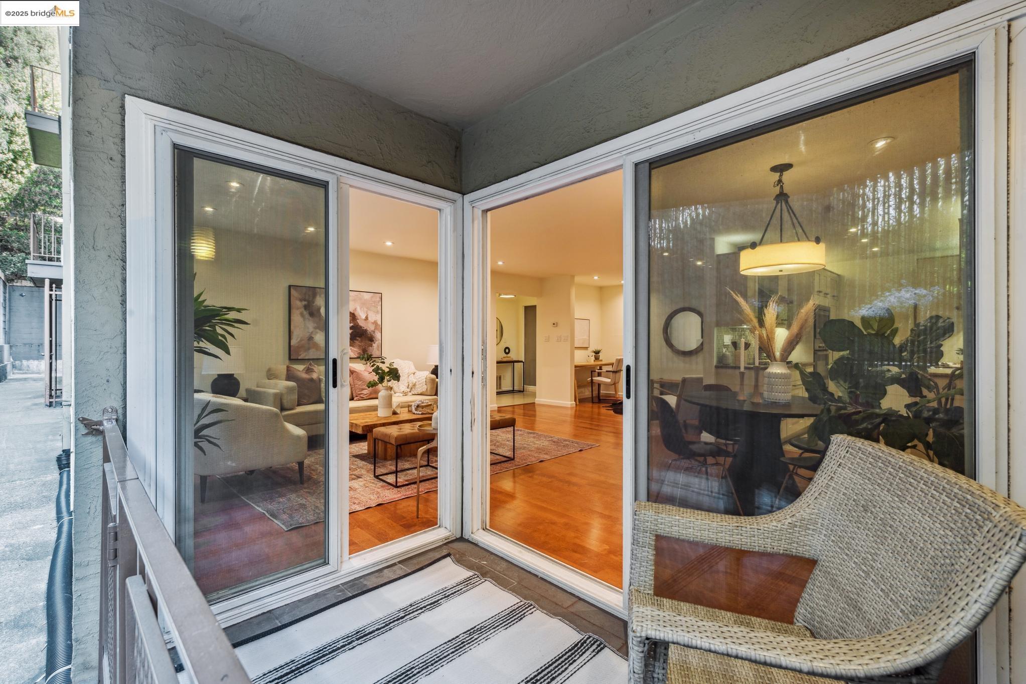 22 Moss Ave # 107, Oakland, California 94610, 2 Bedrooms Bedrooms, ,2 BathroomsBathrooms,Residential,For Sale,22 Moss Ave # 107,41089107
