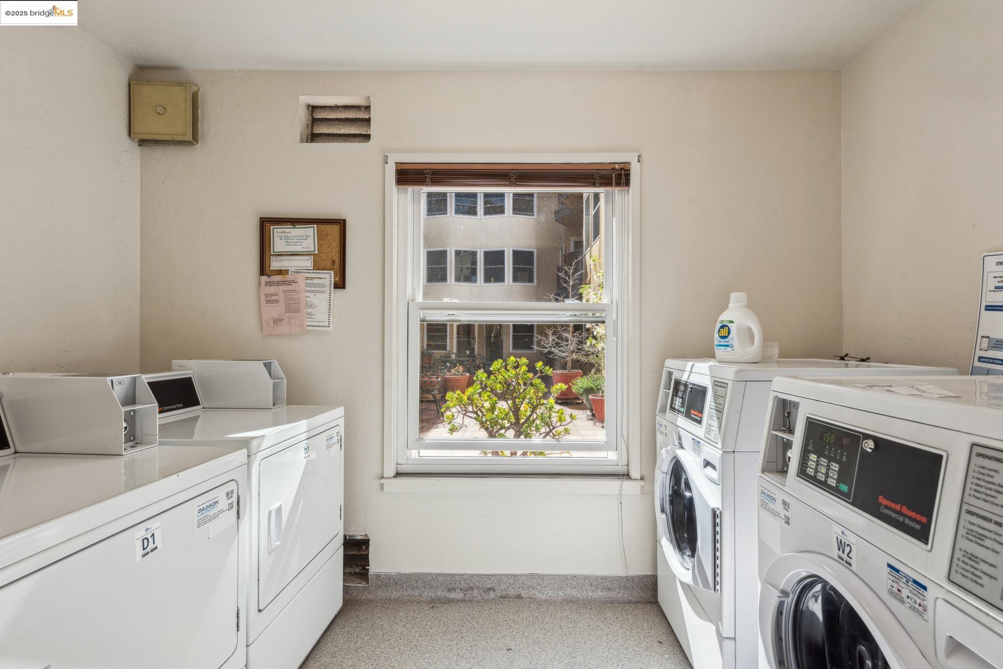 22 Moss Ave # 107, Oakland, California 94610, 2 Bedrooms Bedrooms, ,2 BathroomsBathrooms,Residential,For Sale,22 Moss Ave # 107,41089107