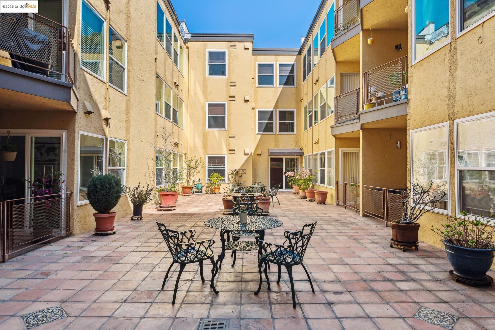 22 Moss Ave # 107, Oakland, California 94610, 2 Bedrooms Bedrooms, ,2 BathroomsBathrooms,Residential,For Sale,22 Moss Ave # 107,41089107