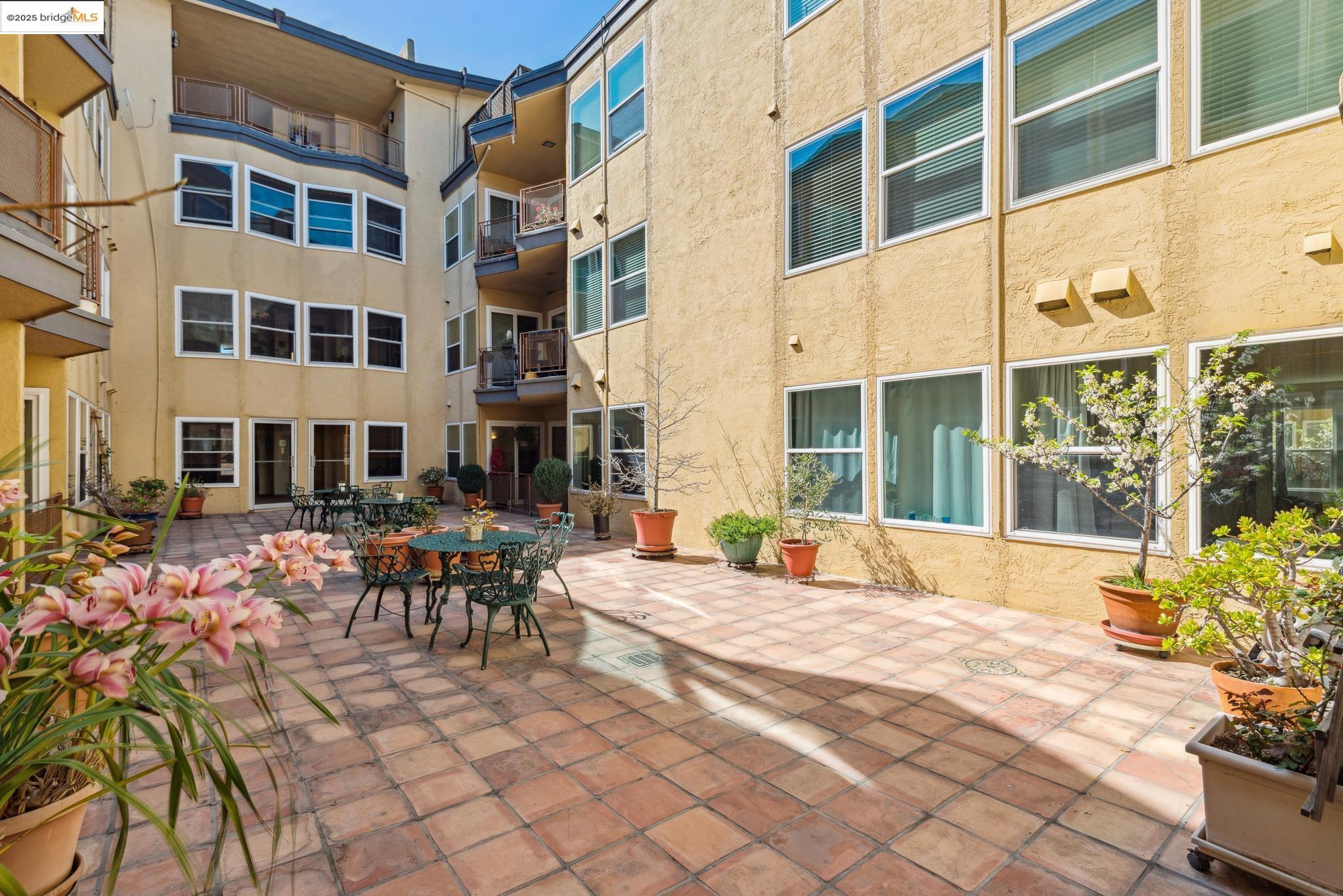 22 Moss Ave # 107, Oakland, California 94610, 2 Bedrooms Bedrooms, ,2 BathroomsBathrooms,Residential,For Sale,22 Moss Ave # 107,41089107