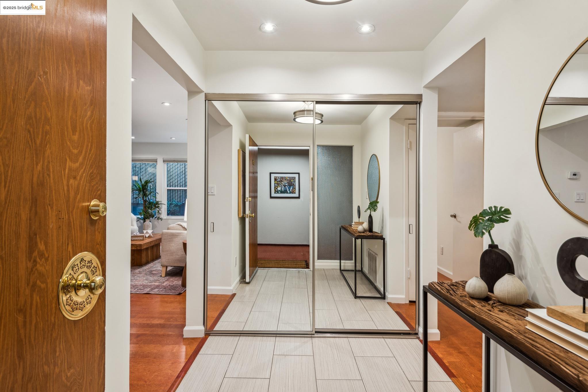 22 Moss Ave # 107, Oakland, California 94610, 2 Bedrooms Bedrooms, ,2 BathroomsBathrooms,Residential,For Sale,22 Moss Ave # 107,41089107