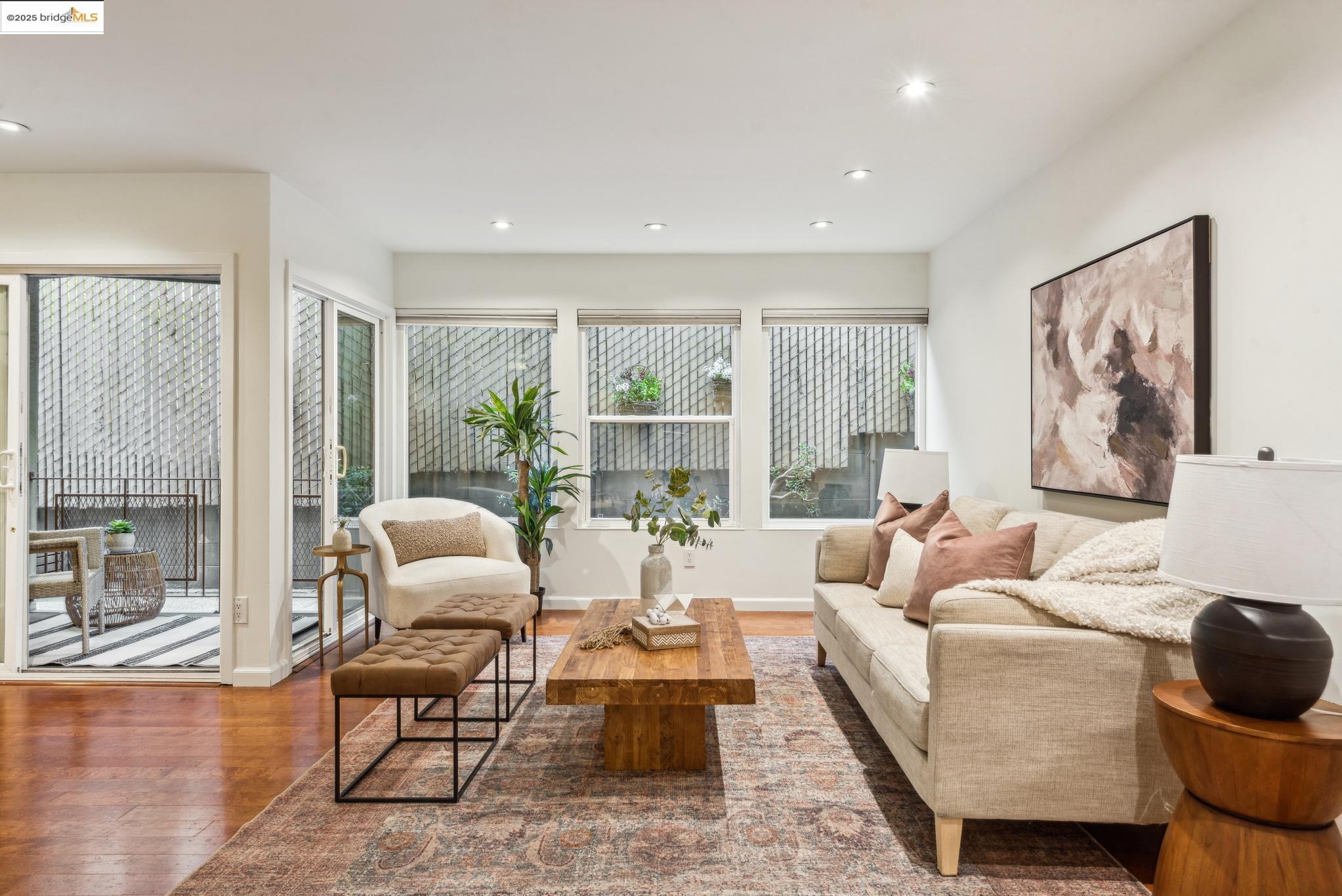 22 Moss Ave # 107, Oakland, California 94610, 2 Bedrooms Bedrooms, ,2 BathroomsBathrooms,Residential,For Sale,22 Moss Ave # 107,41089107