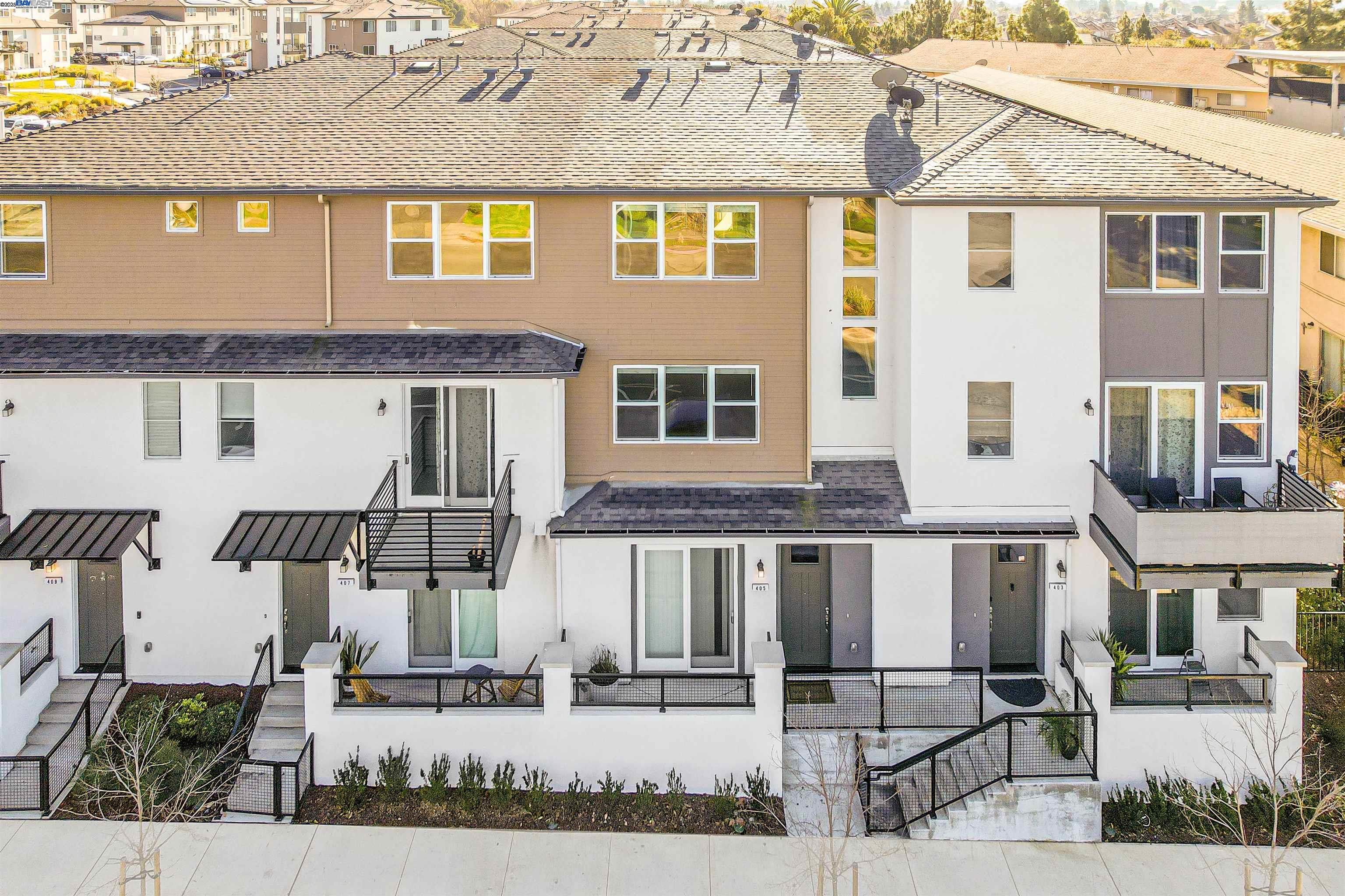 Detail Gallery Image 1 of 36 For 403 Industrial Parkway, Hayward,  CA 94544 - 4 Beds | 3/1 Baths
