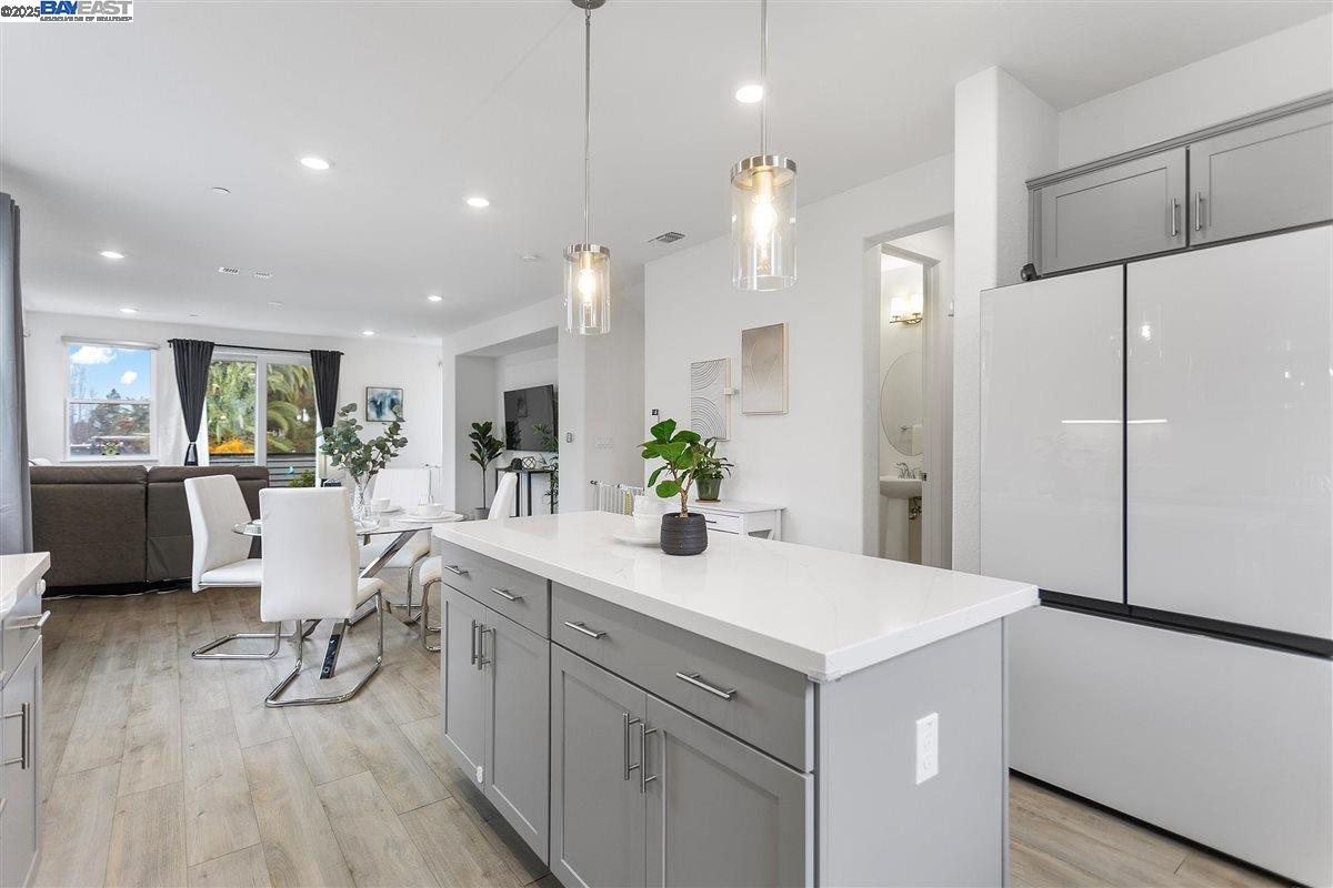 Detail Gallery Image 12 of 36 For 403 Industrial Parkway, Hayward,  CA 94544 - 4 Beds | 3/1 Baths