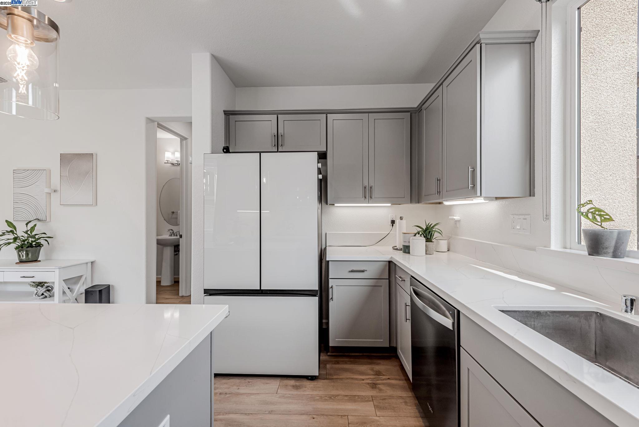 Detail Gallery Image 13 of 36 For 403 Industrial Parkway, Hayward,  CA 94544 - 4 Beds | 3/1 Baths