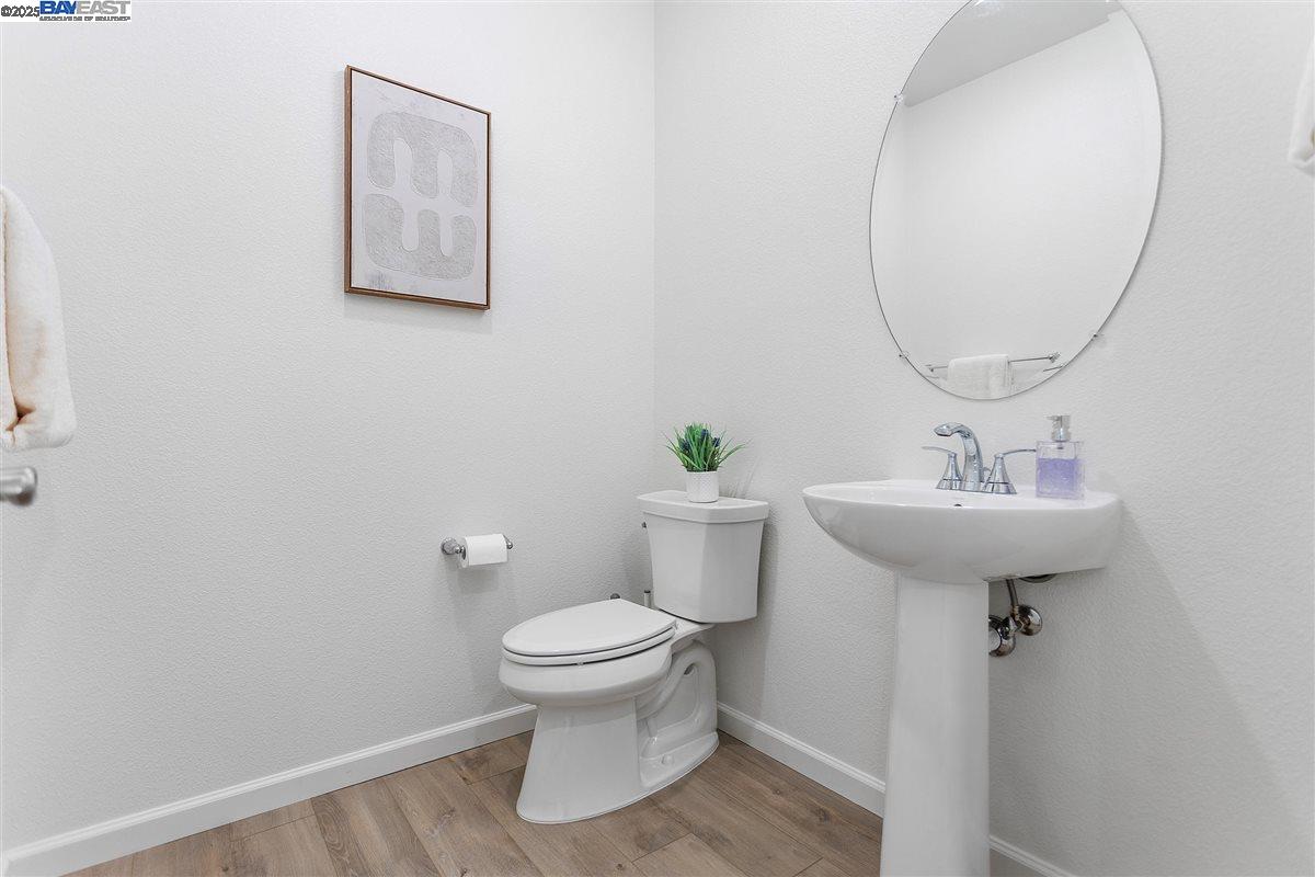 Detail Gallery Image 17 of 36 For 403 Industrial Parkway, Hayward,  CA 94544 - 4 Beds | 3/1 Baths