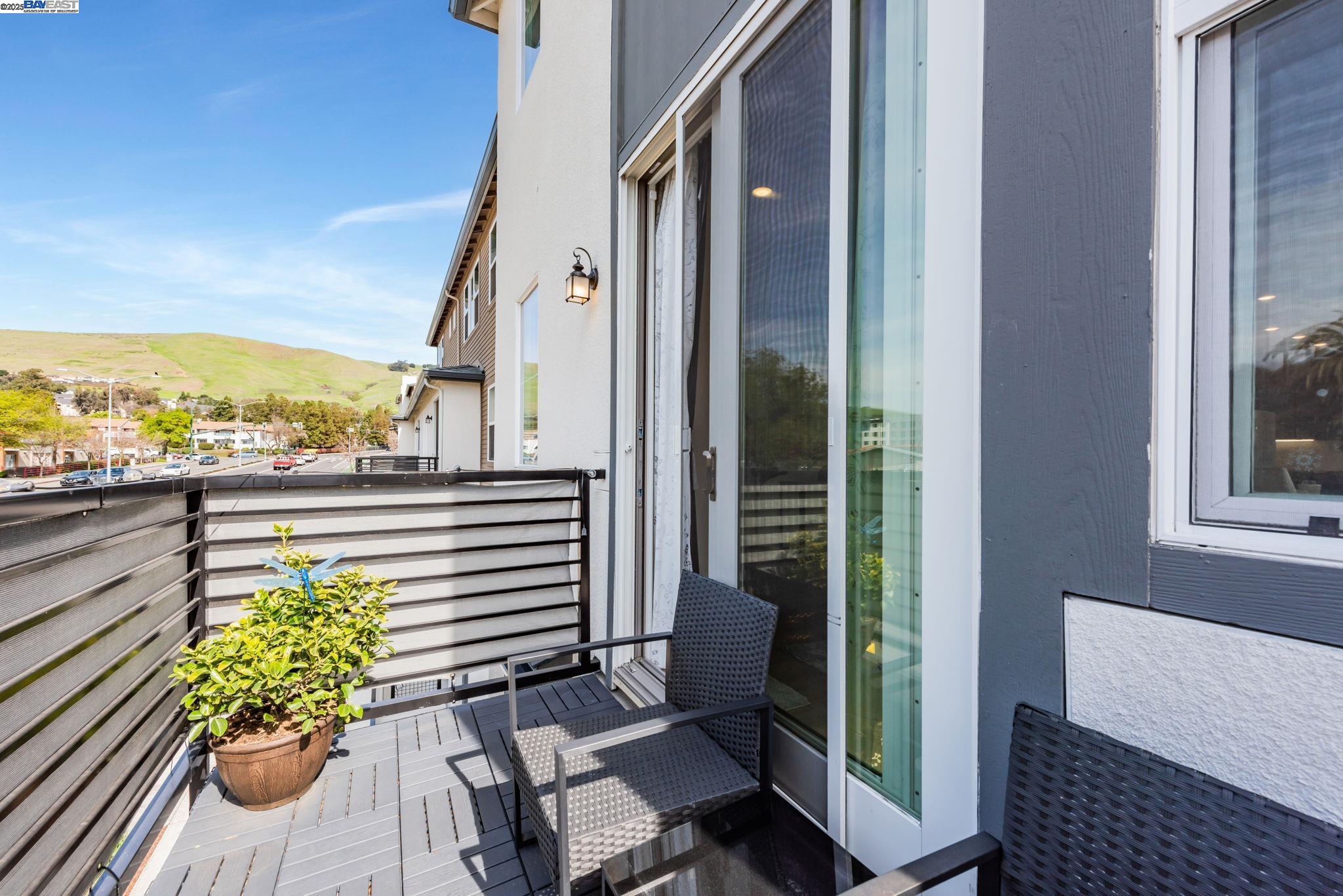 Detail Gallery Image 19 of 36 For 403 Industrial Parkway, Hayward,  CA 94544 - 4 Beds | 3/1 Baths