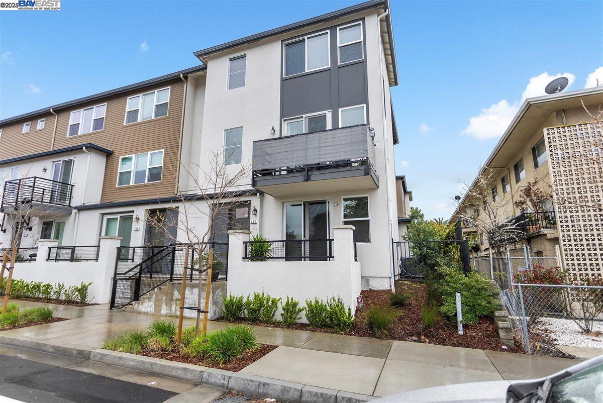Detail Gallery Image 3 of 36 For 403 Industrial Parkway, Hayward,  CA 94544 - 4 Beds | 3/1 Baths