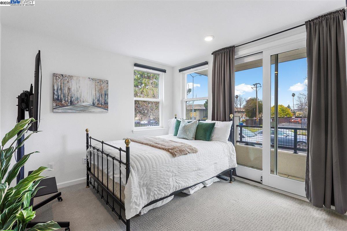 Detail Gallery Image 4 of 36 For 403 Industrial Parkway, Hayward,  CA 94544 - 4 Beds | 3/1 Baths
