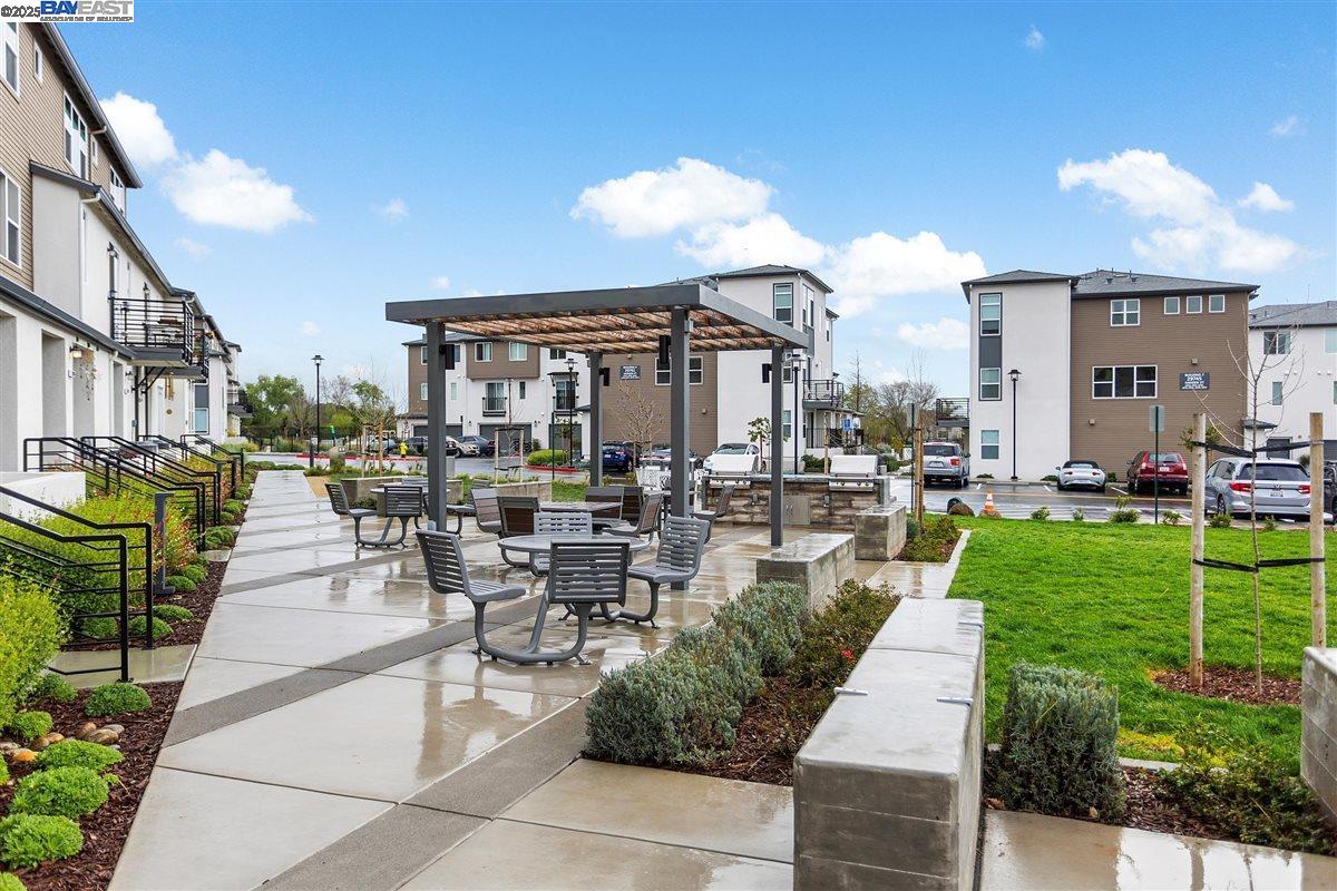 Detail Gallery Image 33 of 36 For 403 Industrial Parkway, Hayward,  CA 94544 - 4 Beds | 3/1 Baths
