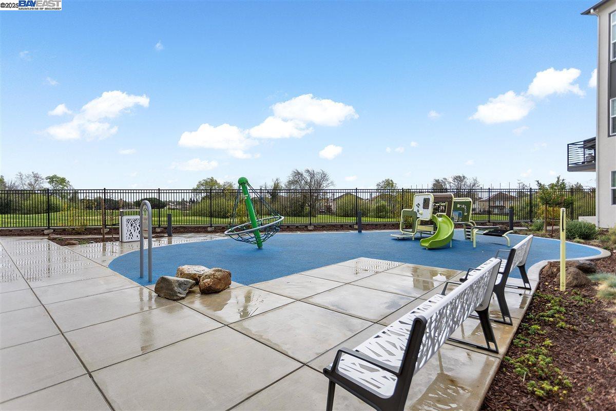 Detail Gallery Image 35 of 36 For 403 Industrial Parkway, Hayward,  CA 94544 - 4 Beds | 3/1 Baths