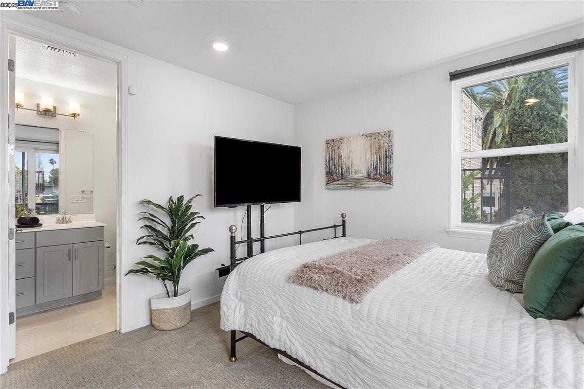 Detail Gallery Image 5 of 36 For 403 Industrial Parkway, Hayward,  CA 94544 - 4 Beds | 3/1 Baths