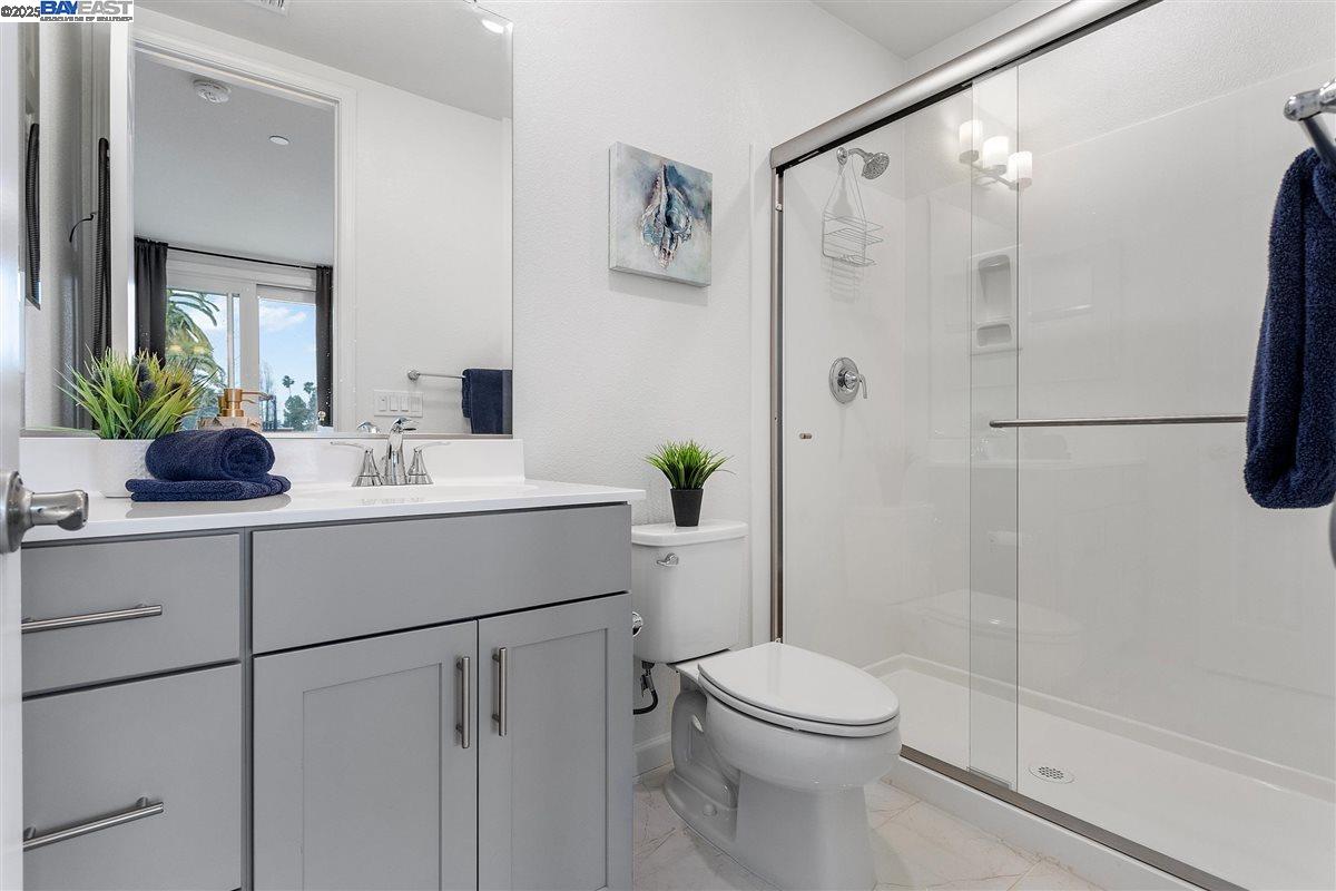 Detail Gallery Image 6 of 36 For 403 Industrial Parkway, Hayward,  CA 94544 - 4 Beds | 3/1 Baths