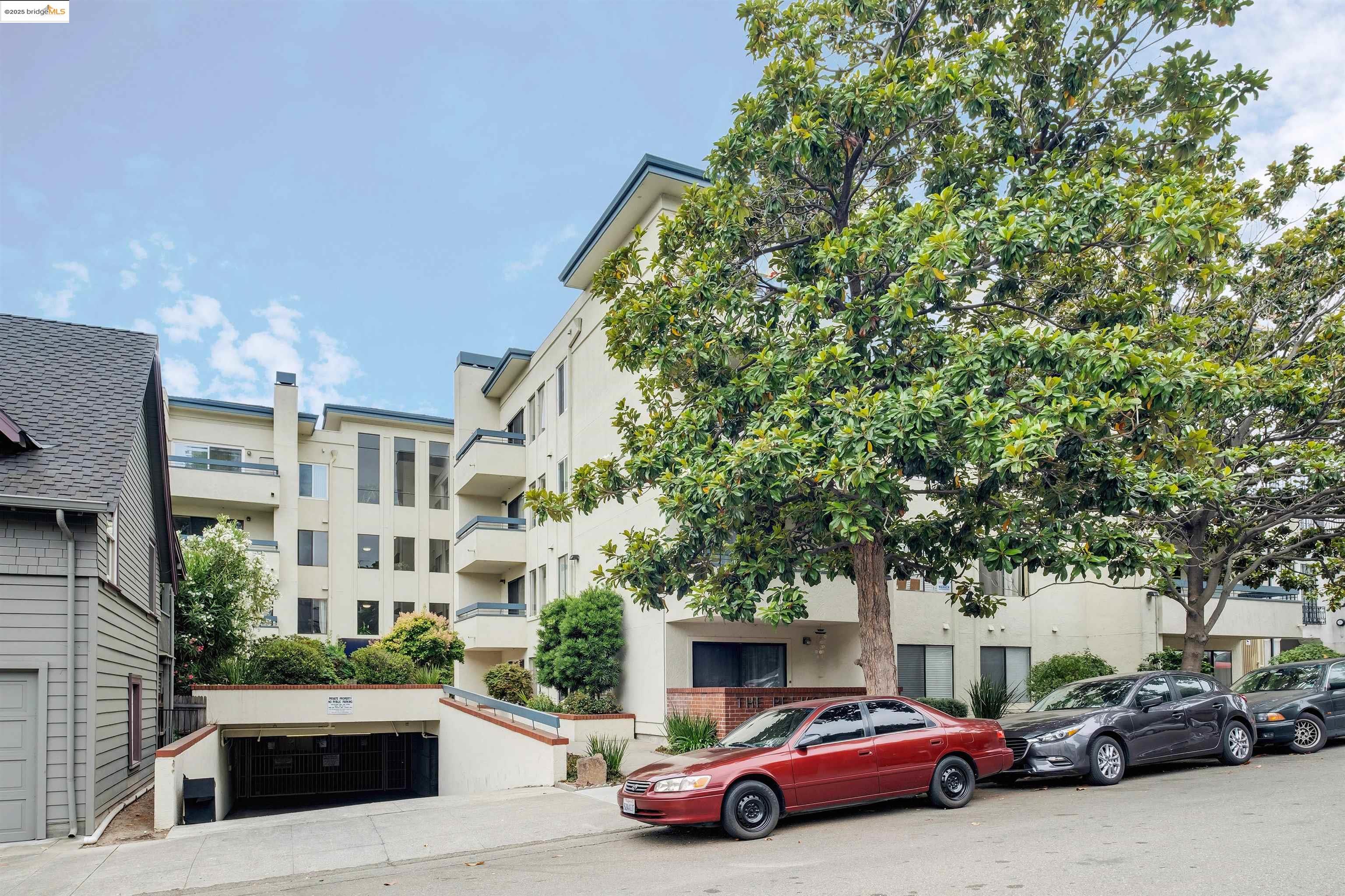 389 Belmont St # 110, Oakland, California 94610, 2 Bedrooms Bedrooms, 4 Rooms Rooms,2 BathroomsBathrooms,Residential,For Sale,389 Belmont St # 110,41089131