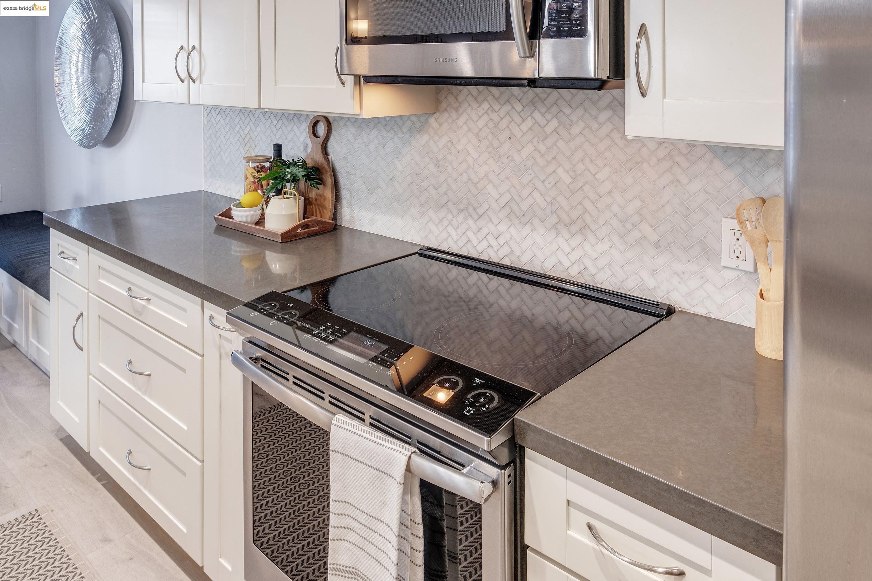 389 Belmont St # 110, Oakland, California 94610, 2 Bedrooms Bedrooms, 4 Rooms Rooms,2 BathroomsBathrooms,Residential,For Sale,389 Belmont St # 110,41089131