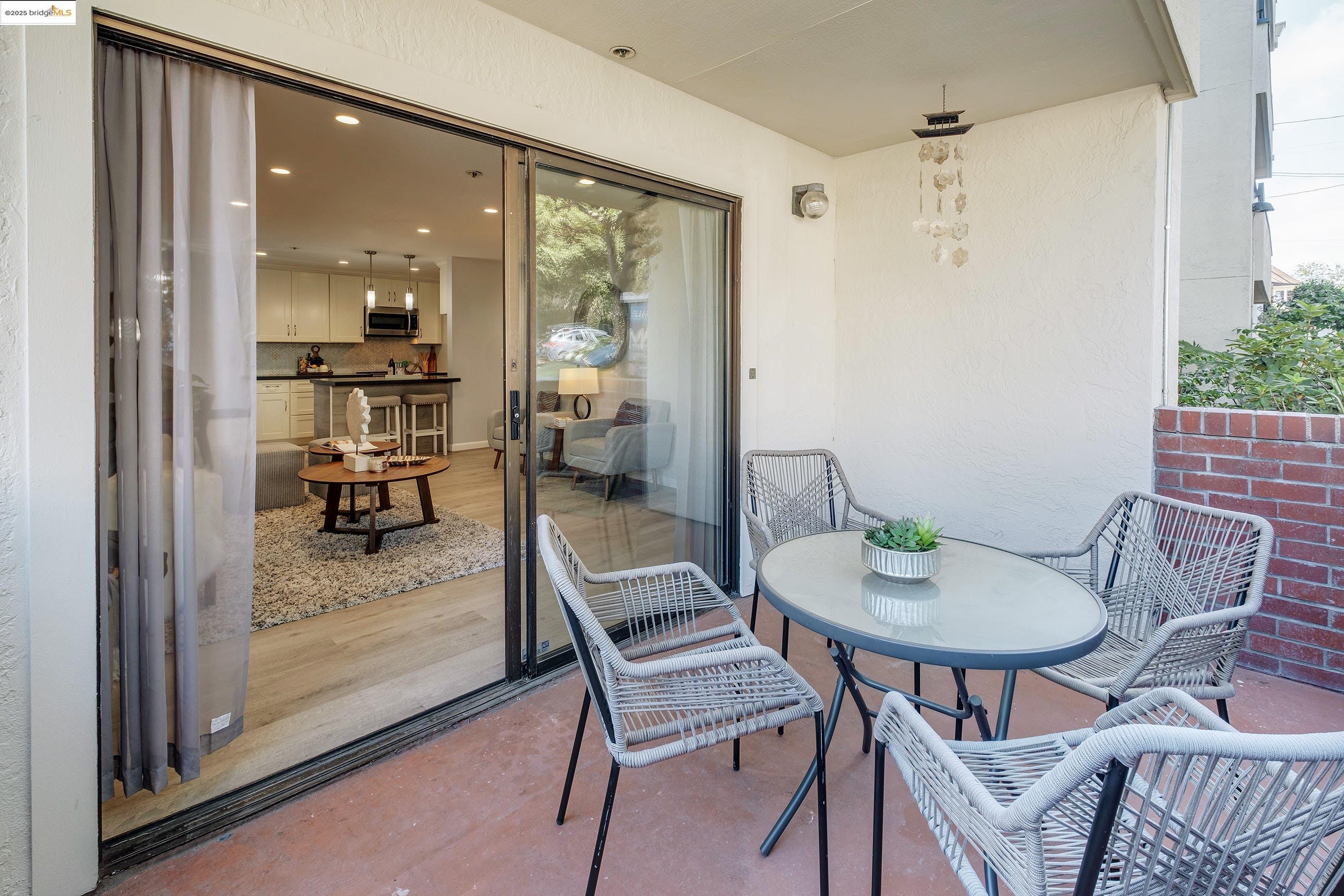 389 Belmont St # 110, Oakland, California 94610, 2 Bedrooms Bedrooms, 4 Rooms Rooms,2 BathroomsBathrooms,Residential,For Sale,389 Belmont St # 110,41089131