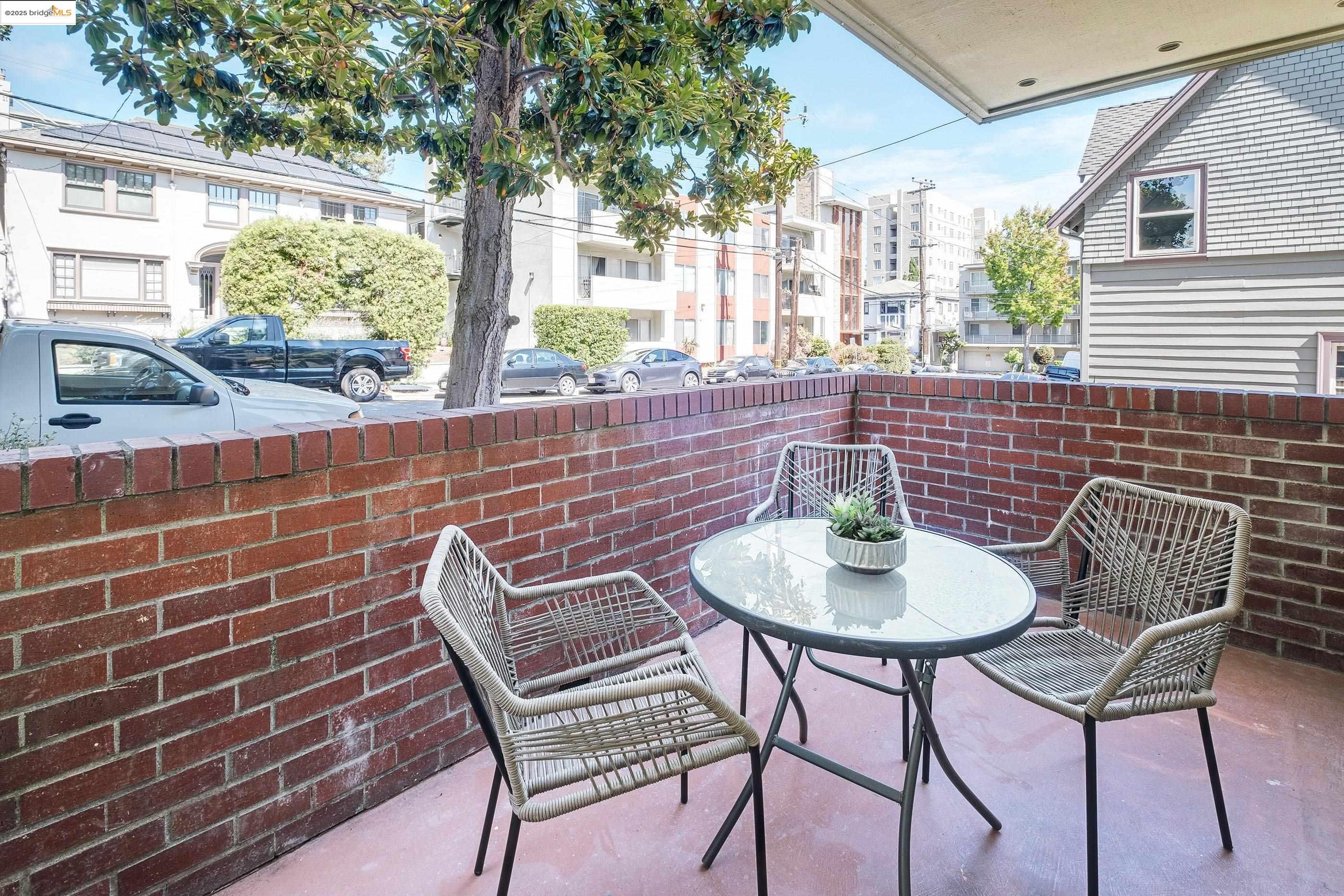 389 Belmont St # 110, Oakland, California 94610, 2 Bedrooms Bedrooms, 4 Rooms Rooms,2 BathroomsBathrooms,Residential,For Sale,389 Belmont St # 110,41089131