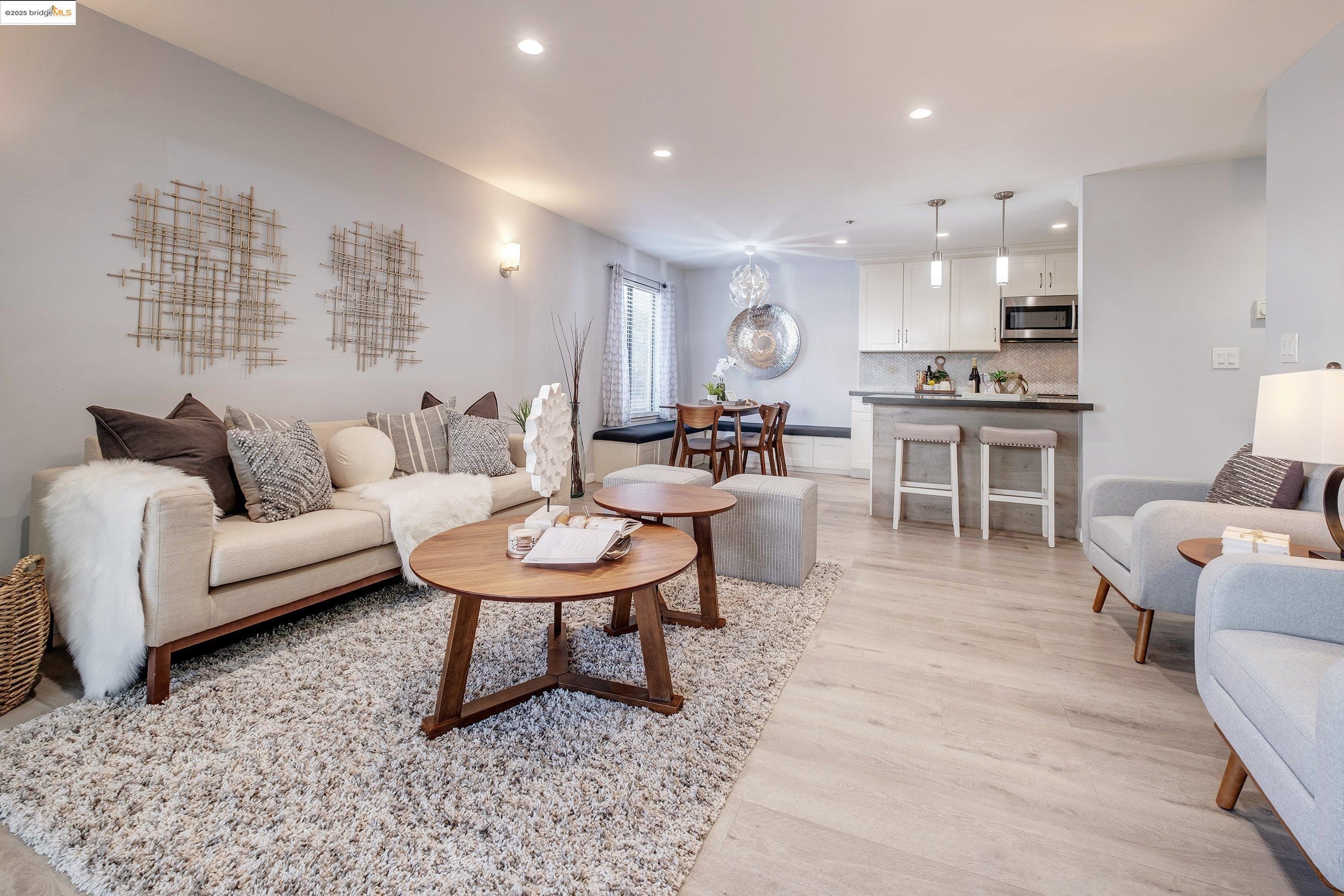 389 Belmont St # 110, Oakland, California 94610, 2 Bedrooms Bedrooms, 4 Rooms Rooms,2 BathroomsBathrooms,Residential,For Sale,389 Belmont St # 110,41089131