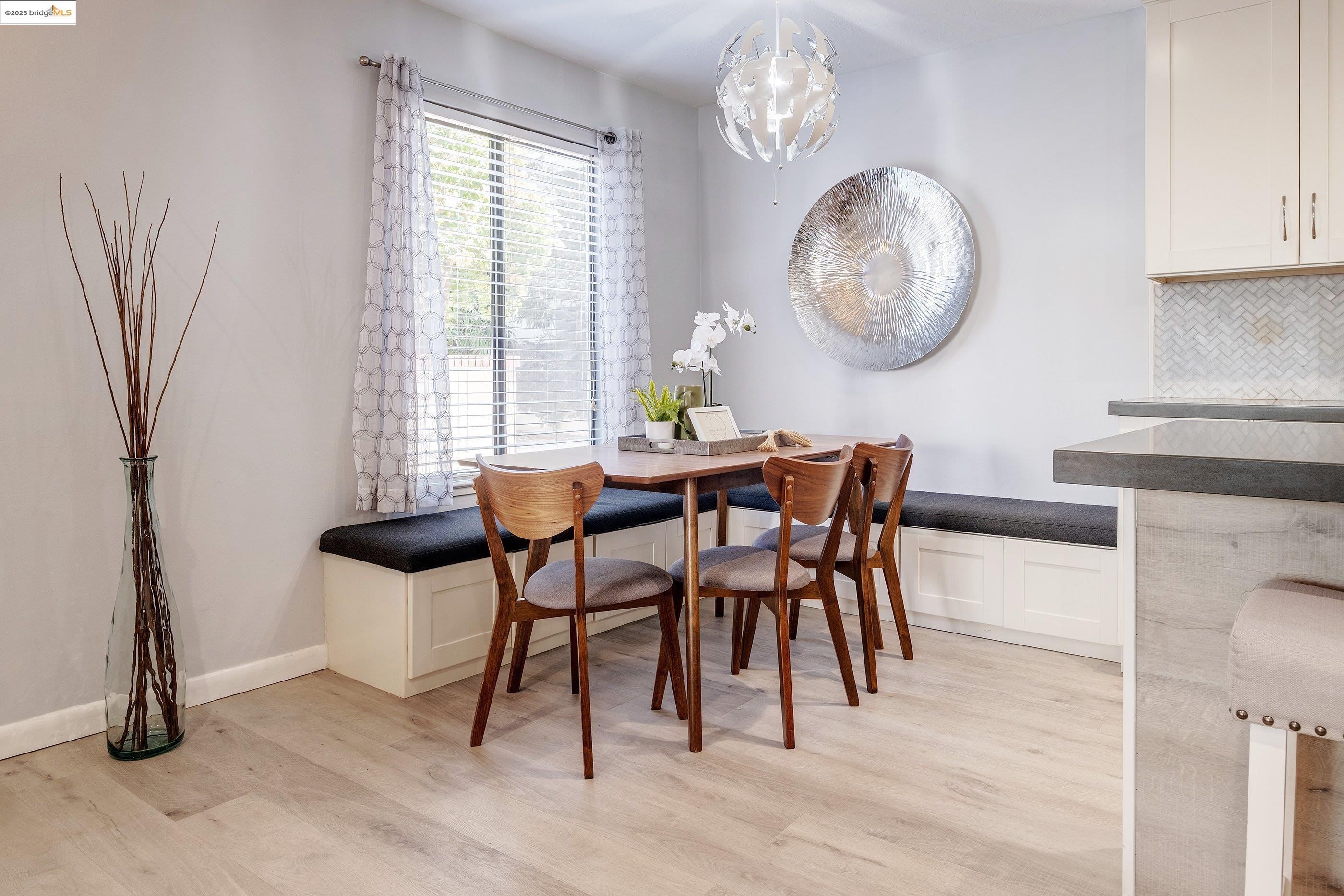 389 Belmont St # 110, Oakland, California 94610, 2 Bedrooms Bedrooms, 4 Rooms Rooms,2 BathroomsBathrooms,Residential,For Sale,389 Belmont St # 110,41089131