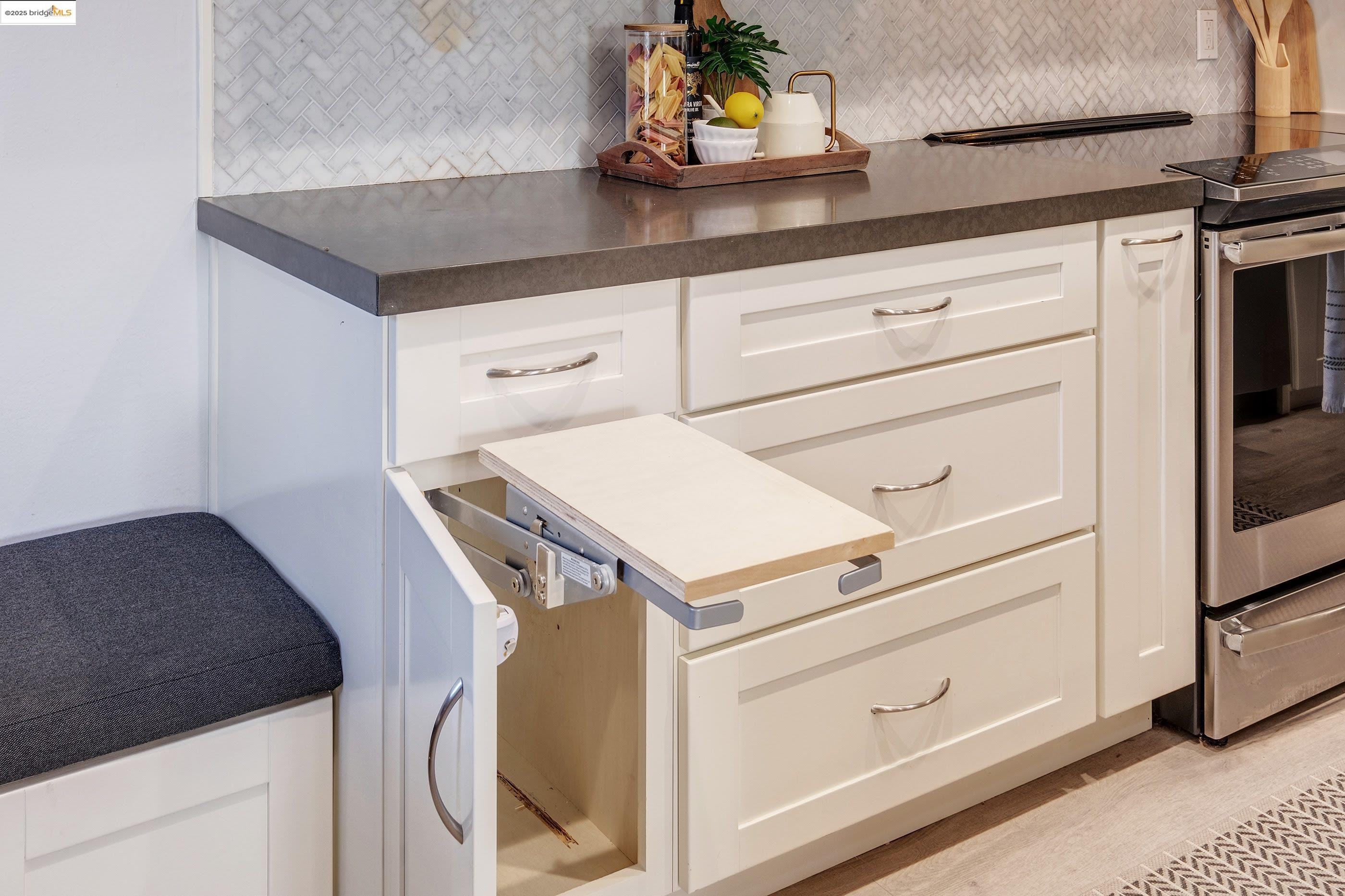 389 Belmont St # 110, Oakland, California 94610, 2 Bedrooms Bedrooms, 4 Rooms Rooms,2 BathroomsBathrooms,Residential,For Sale,389 Belmont St # 110,41089131
