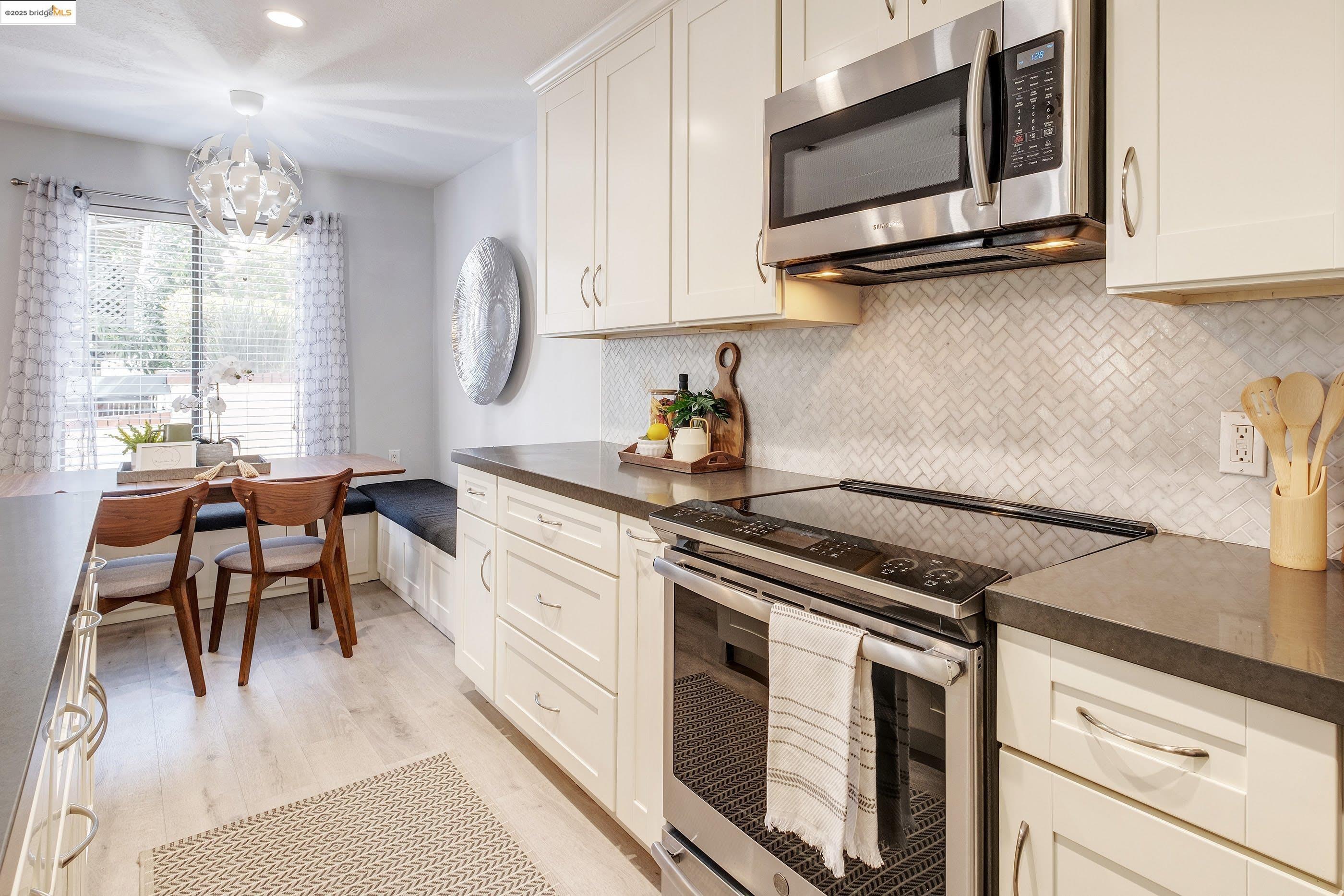 389 Belmont St # 110, Oakland, California 94610, 2 Bedrooms Bedrooms, 4 Rooms Rooms,2 BathroomsBathrooms,Residential,For Sale,389 Belmont St # 110,41089131