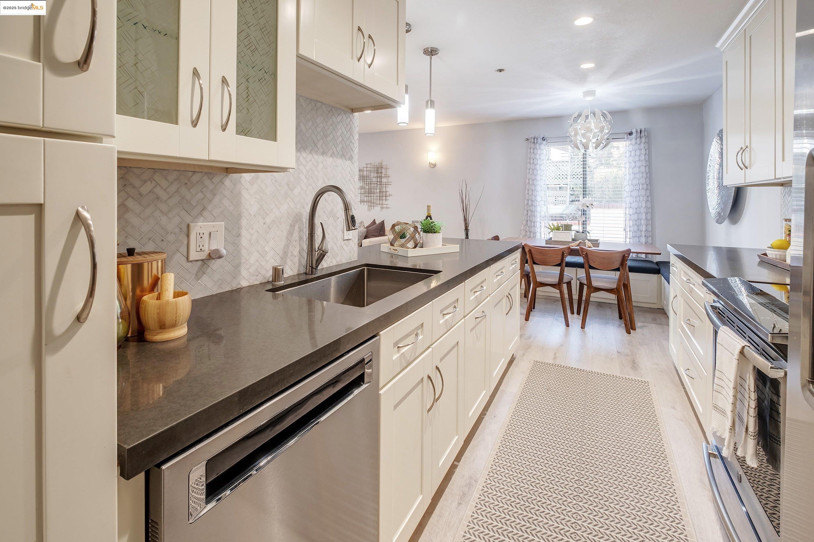 389 Belmont St # 110, Oakland, California 94610, 2 Bedrooms Bedrooms, 4 Rooms Rooms,2 BathroomsBathrooms,Residential,For Sale,389 Belmont St # 110,41089131