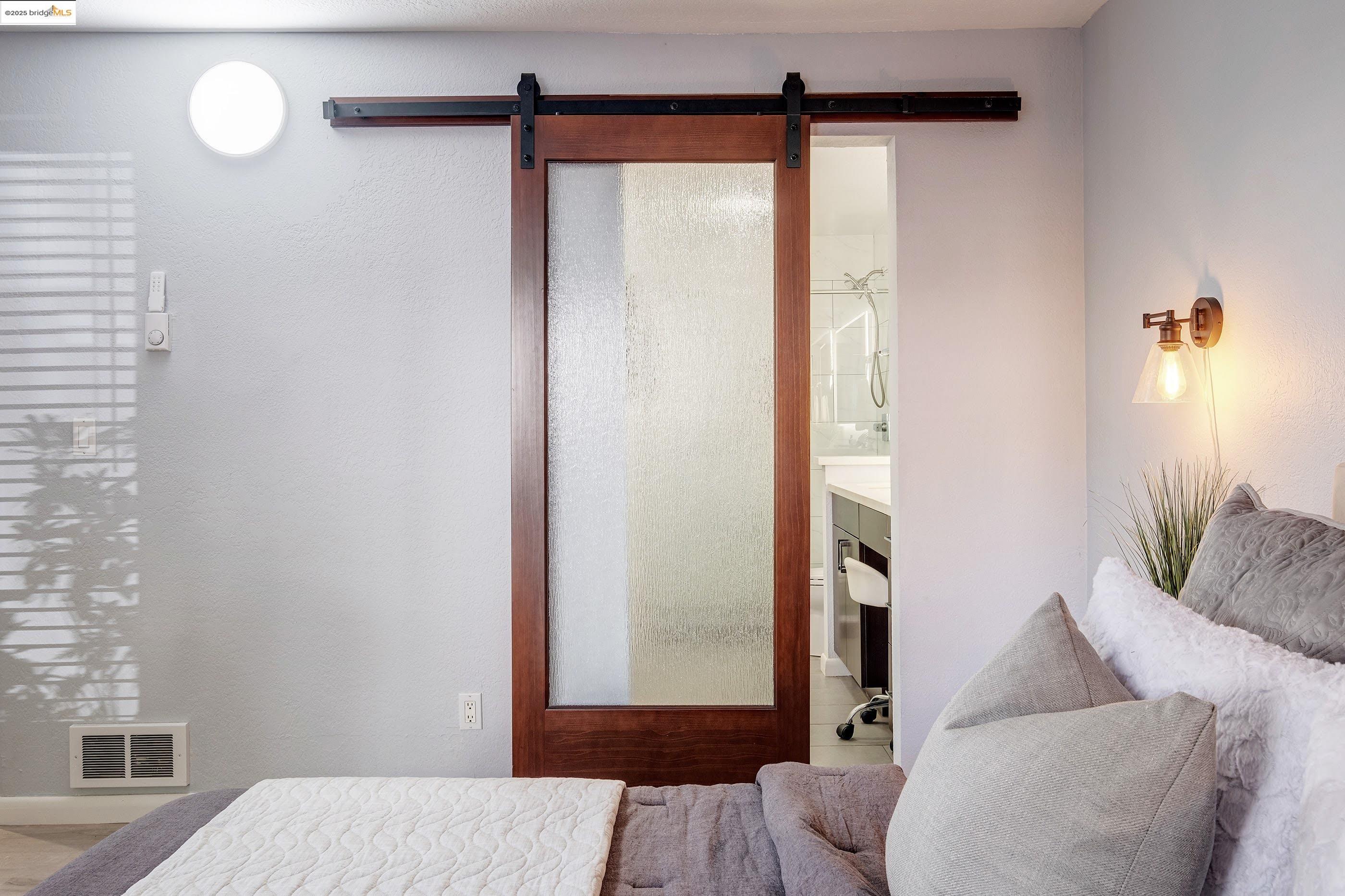 389 Belmont St # 110, Oakland, California 94610, 2 Bedrooms Bedrooms, 4 Rooms Rooms,2 BathroomsBathrooms,Residential,For Sale,389 Belmont St # 110,41089131