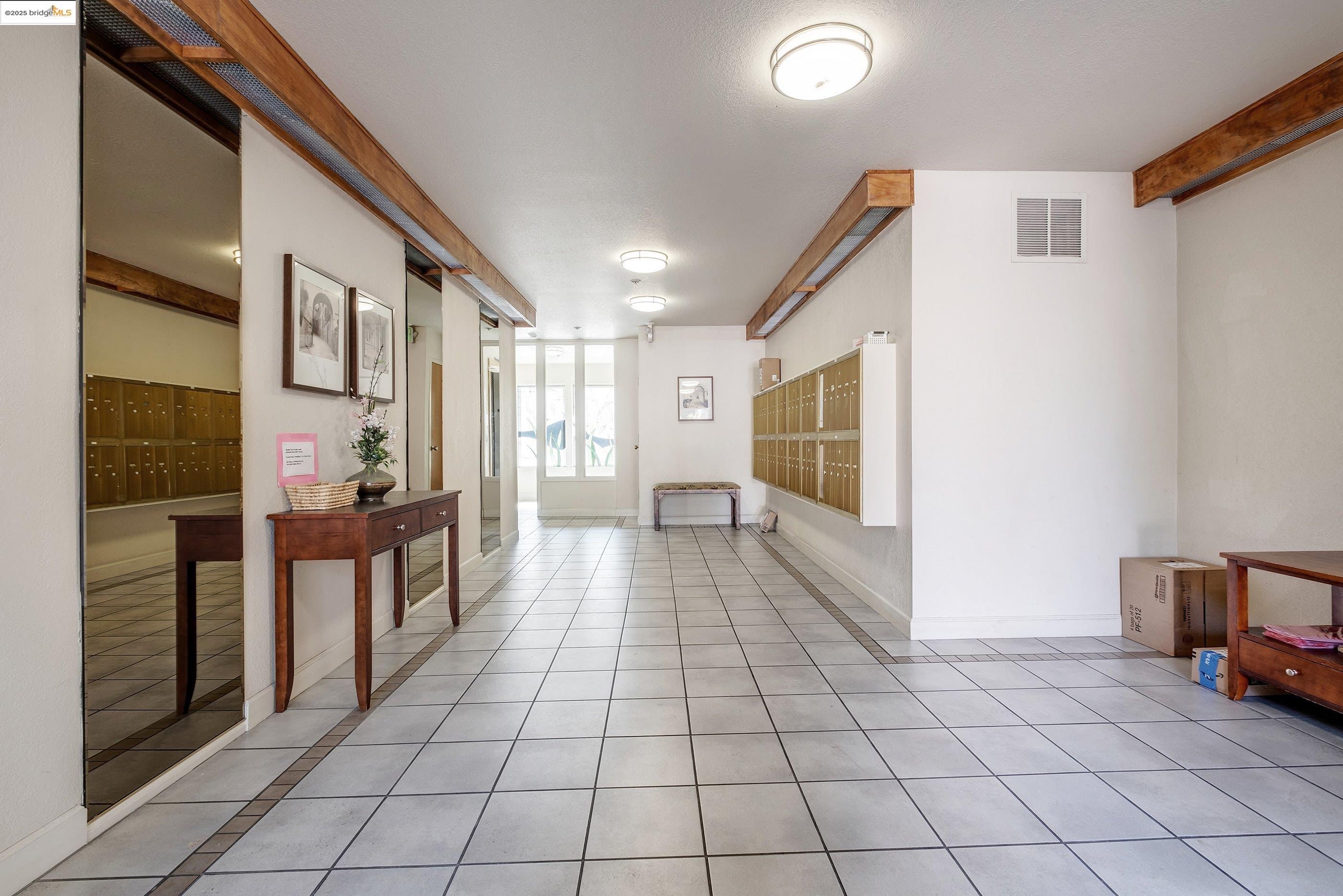 389 Belmont St # 110, Oakland, California 94610, 2 Bedrooms Bedrooms, 4 Rooms Rooms,2 BathroomsBathrooms,Residential,For Sale,389 Belmont St # 110,41089131