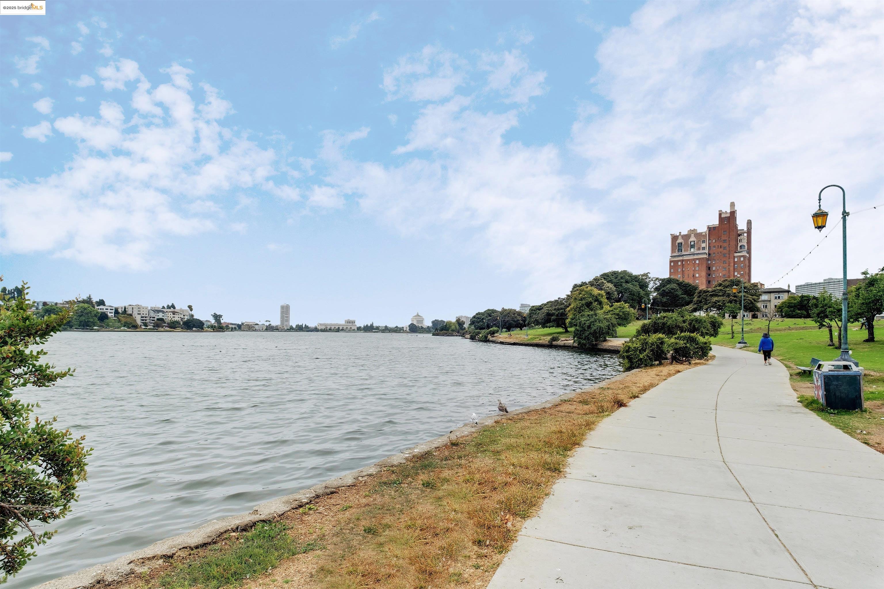 389 Belmont St # 110, Oakland, California 94610, 2 Bedrooms Bedrooms, 4 Rooms Rooms,2 BathroomsBathrooms,Residential,For Sale,389 Belmont St # 110,41089131
