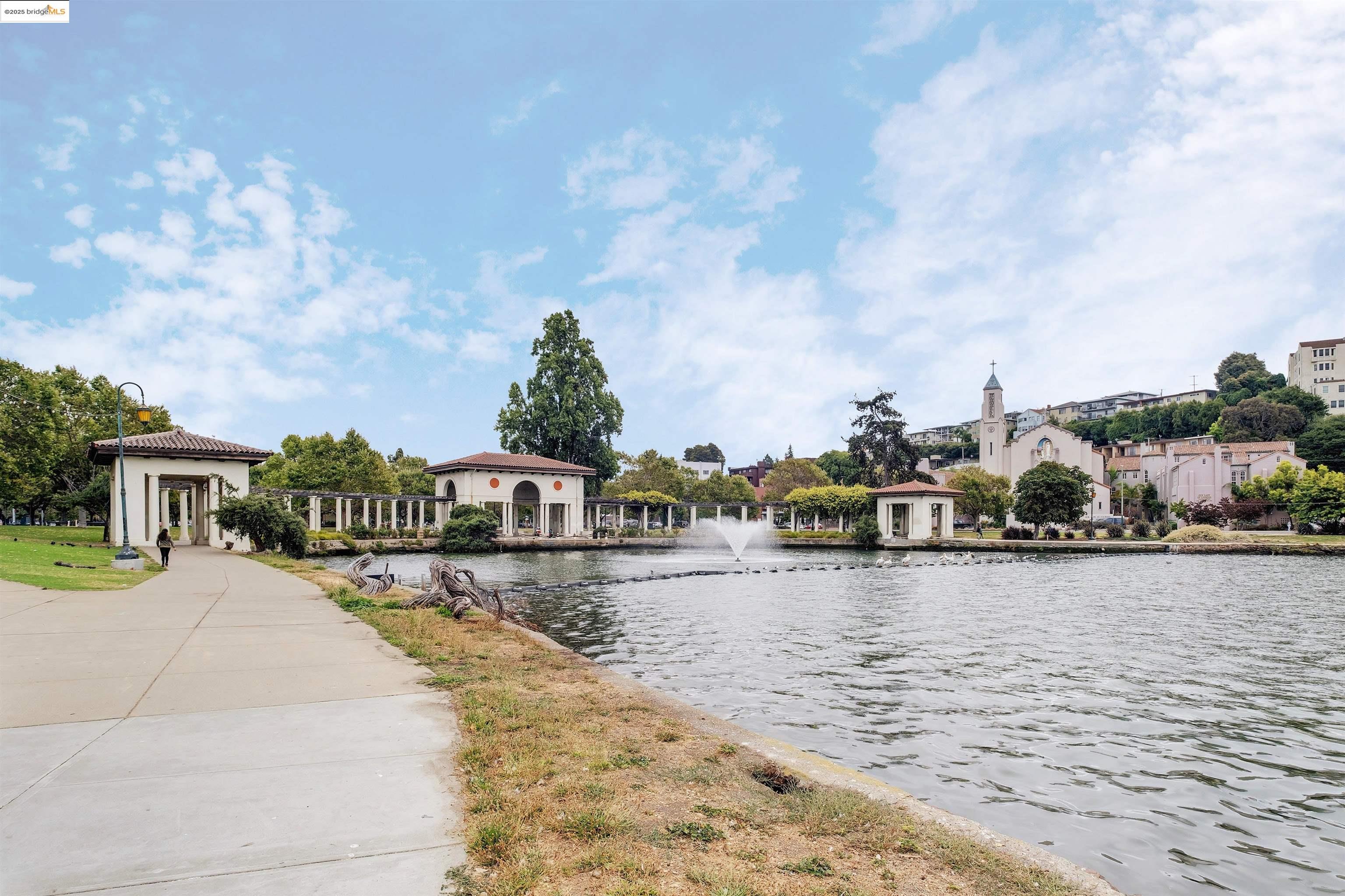 389 Belmont St # 110, Oakland, California 94610, 2 Bedrooms Bedrooms, 4 Rooms Rooms,2 BathroomsBathrooms,Residential,For Sale,389 Belmont St # 110,41089131