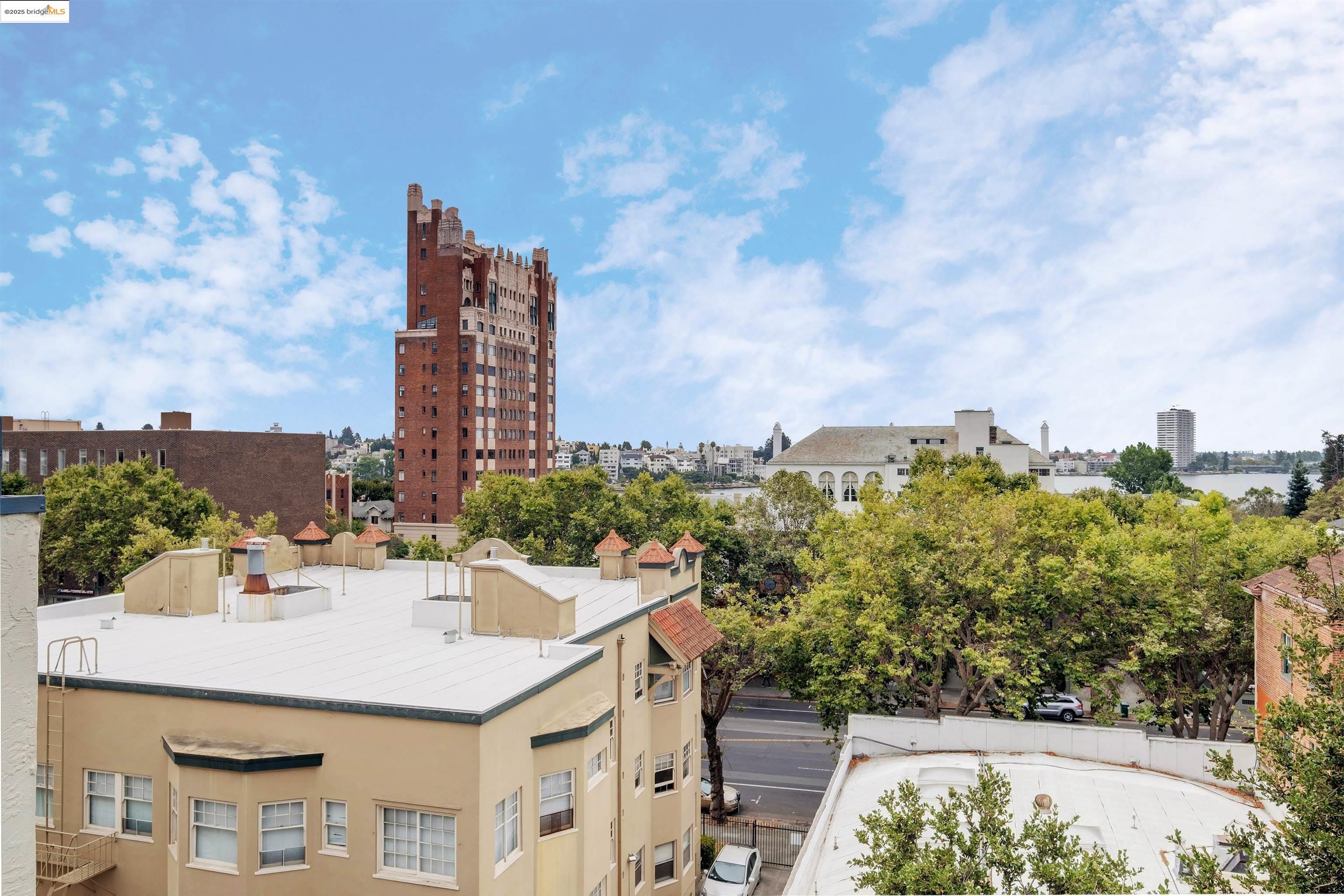 389 Belmont St # 110, Oakland, California 94610, 2 Bedrooms Bedrooms, 4 Rooms Rooms,2 BathroomsBathrooms,Residential,For Sale,389 Belmont St # 110,41089131